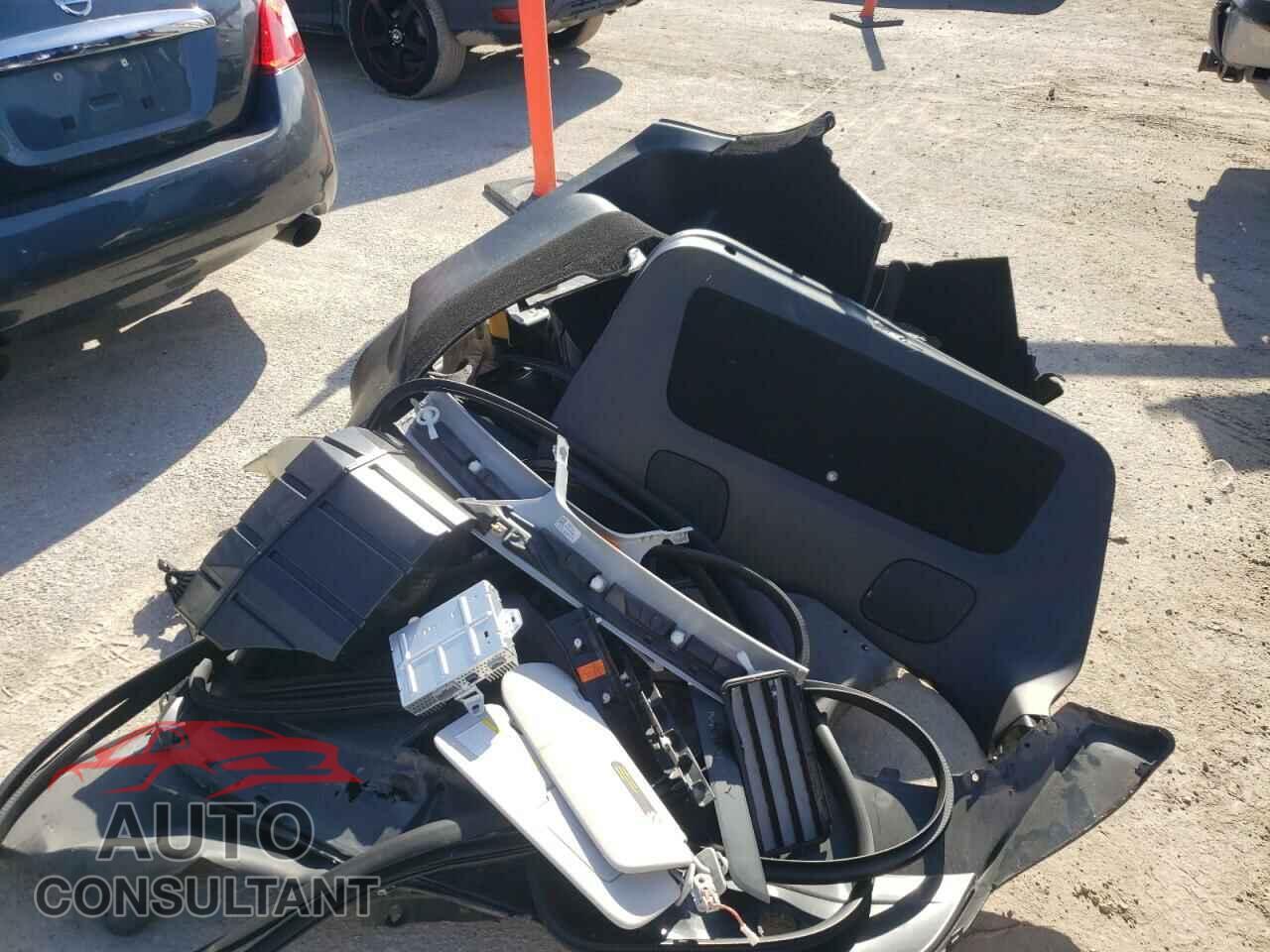 TESLA MODEL Y 2021 - 5YJYGDEE2MF200217