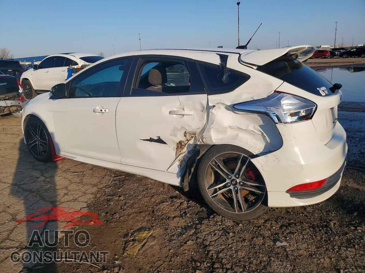 FORD FOCUS 2015 - 1FADP3L92FL314545