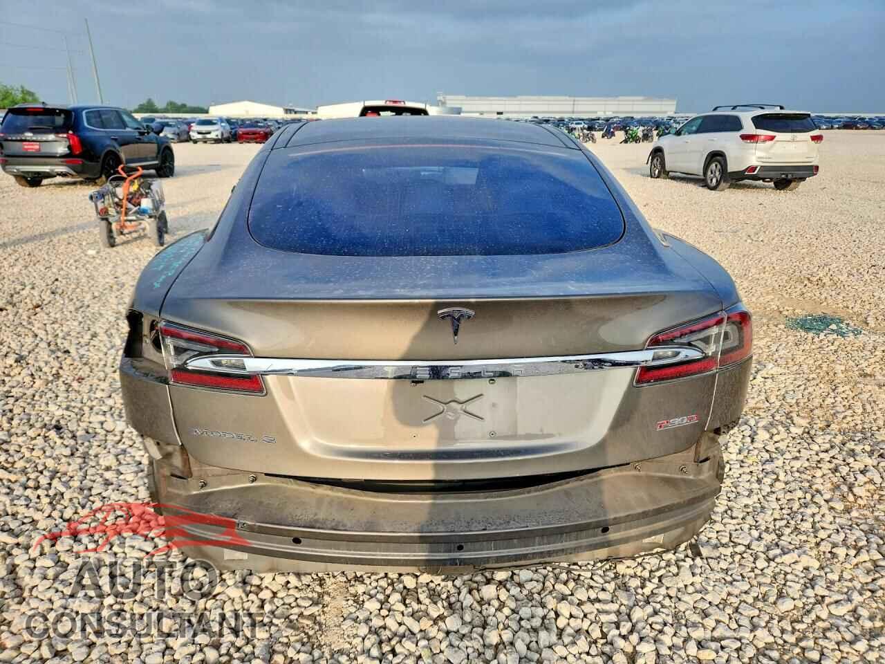 TESLA MODEL S 2015 - 5YJSA1E42FF115359