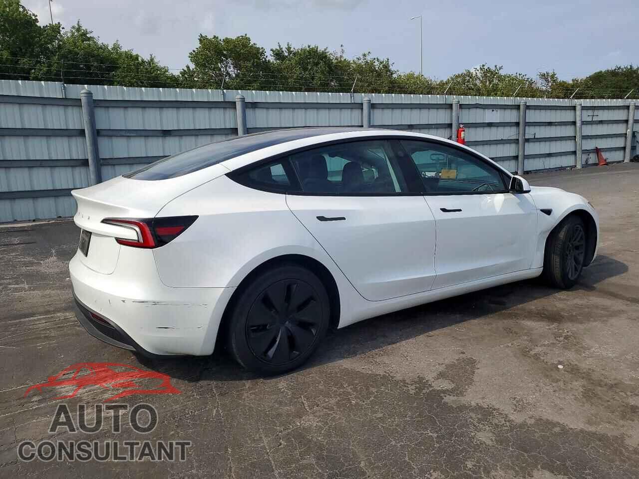 TESLA MODEL 3 2024 - 5YJ3E1EA5RF749672