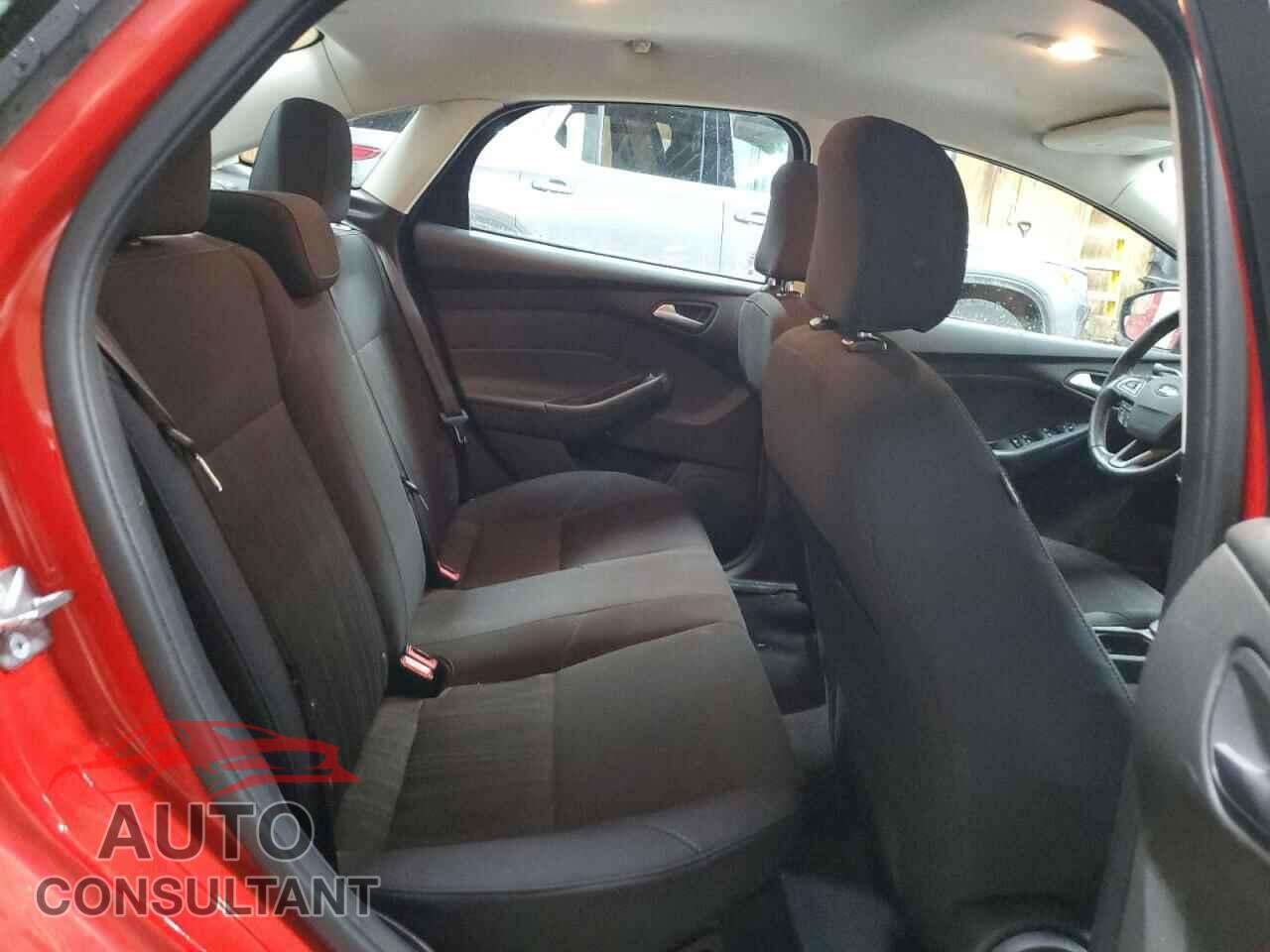 FORD FOCUS 2015 - 1FADP3F2XFL313321