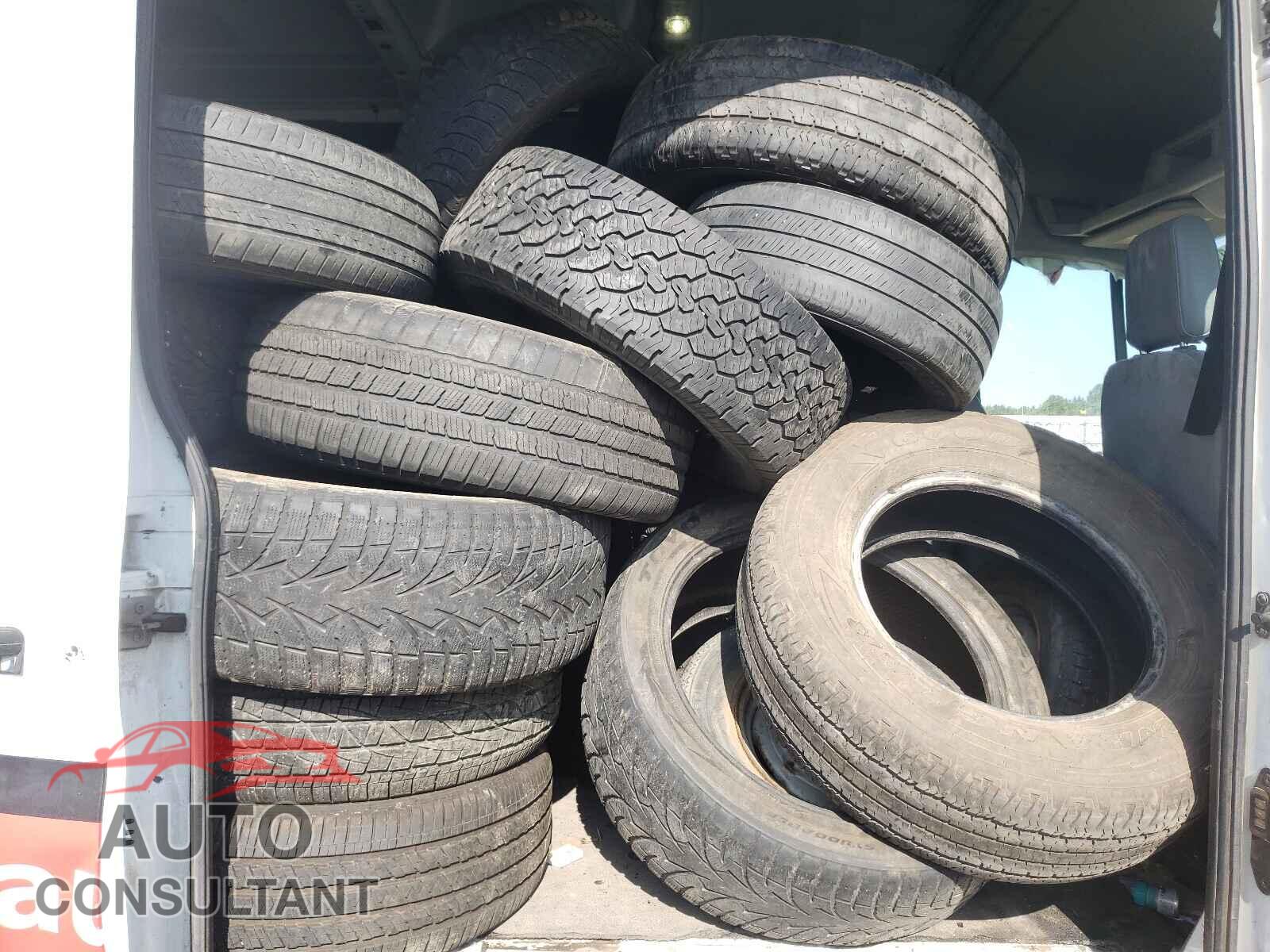 FORD TRANSIT CO 2017 - 1FTYR1CM5HKA93112