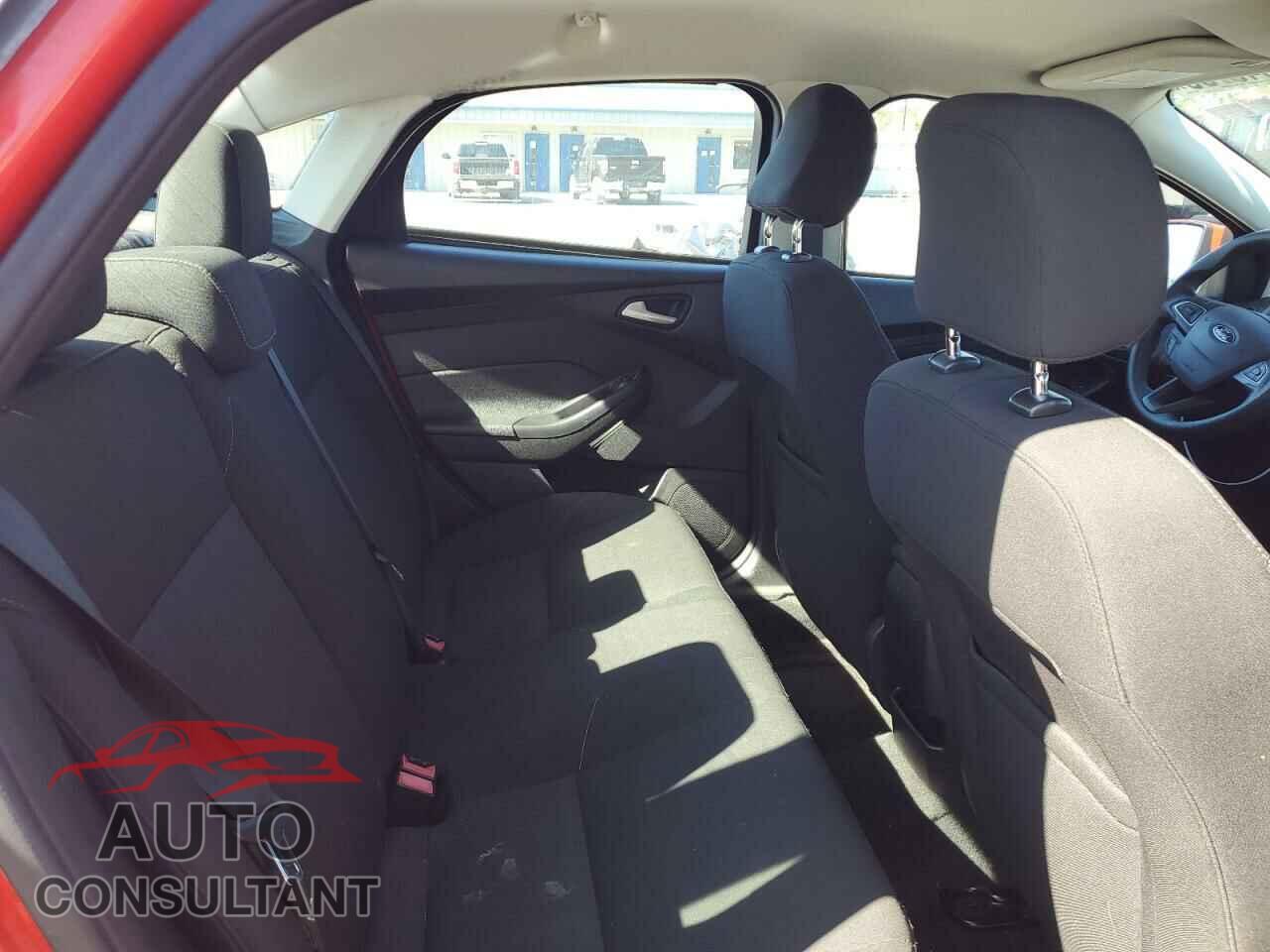 FORD FOCUS 2015 - 1FADP3F2XFL250026