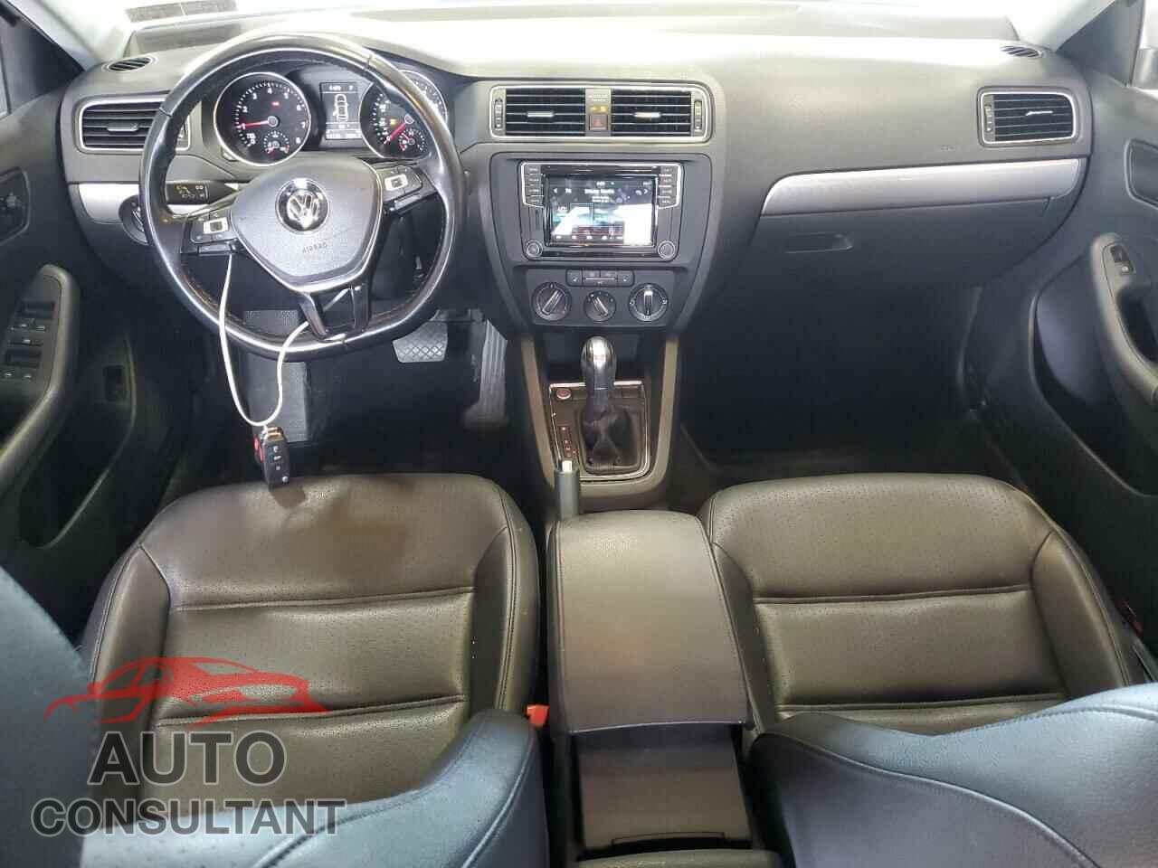 VOLKSWAGEN JETTA 2017 - 3VWDB7AJ4HM377058