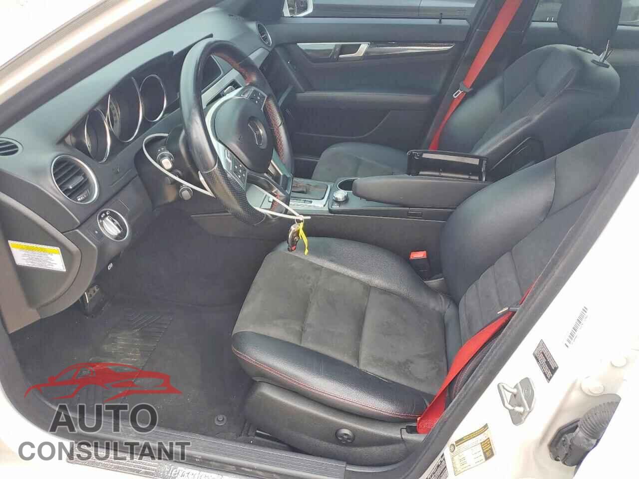 MERCEDES-BENZ C-CLASS 2013 - WDDGF8AB0DR287553
