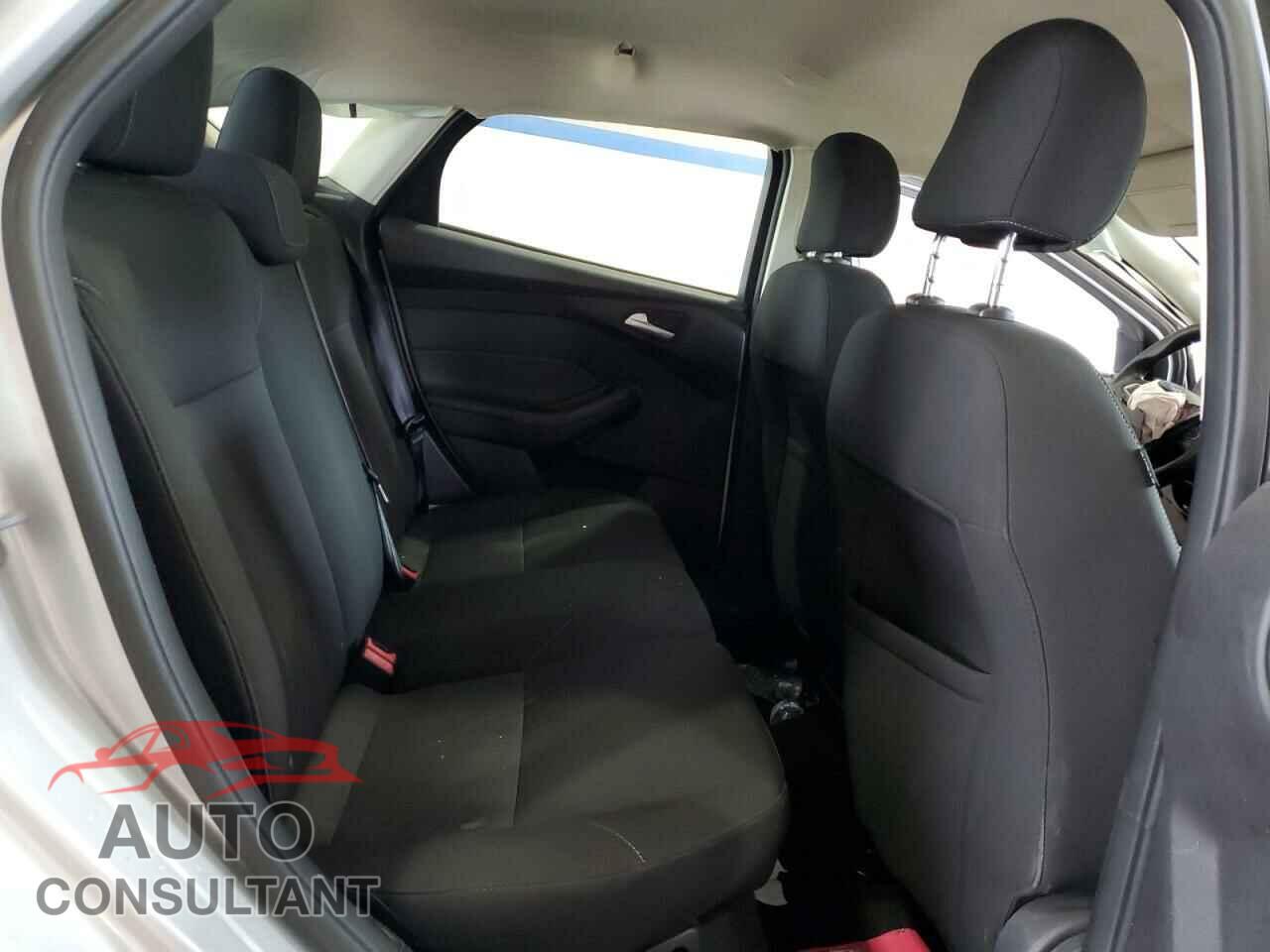 FORD FOCUS 2015 - 1FADP3K29FL301148