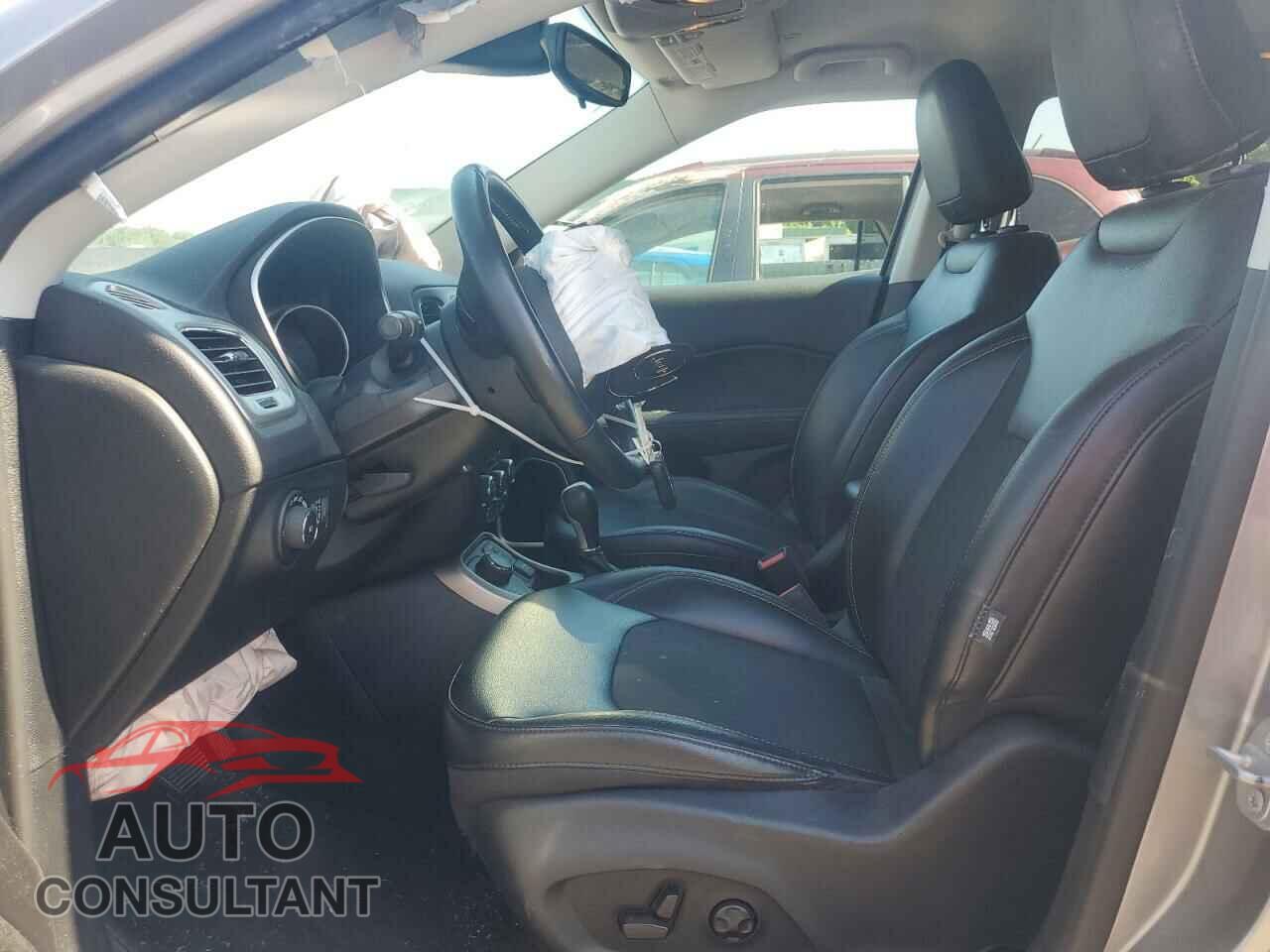 JEEP COMPASS 2018 - 3C4NJDBB4JT314151