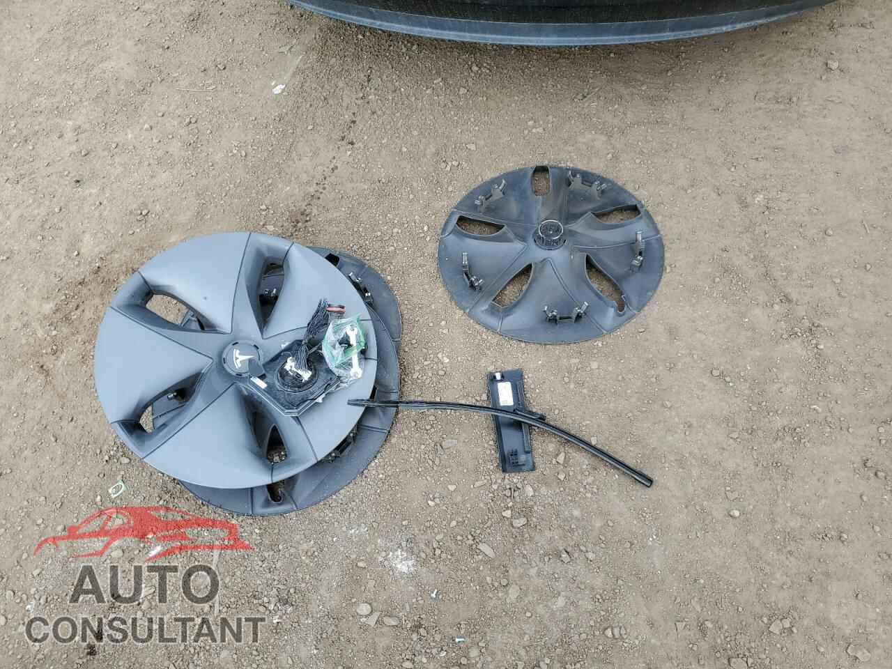 TESLA MODEL 3 2019 - 5YJ3E1EA1KF415645