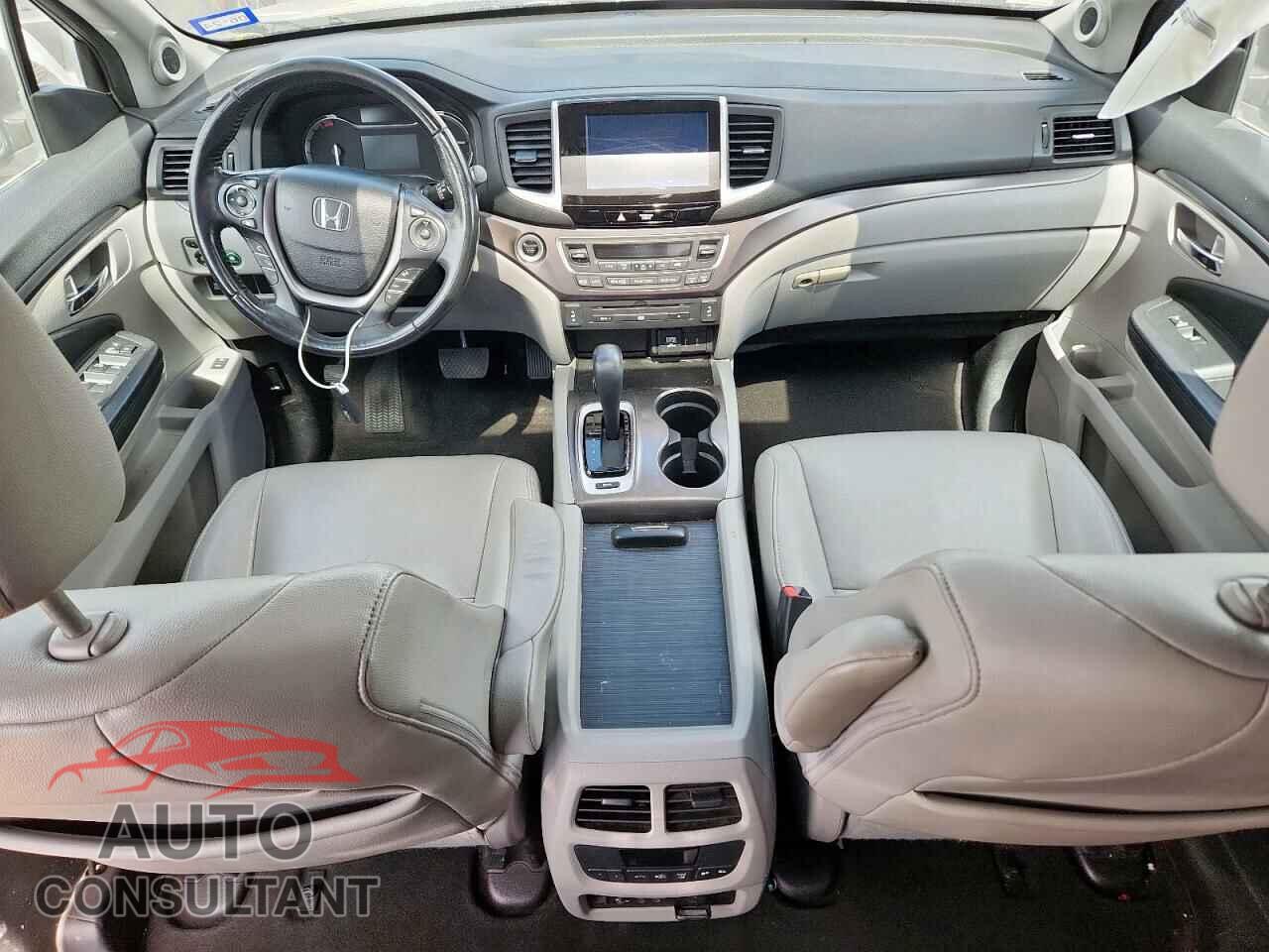 HONDA PILOT 2017 - 5FNYF5H88HB013682