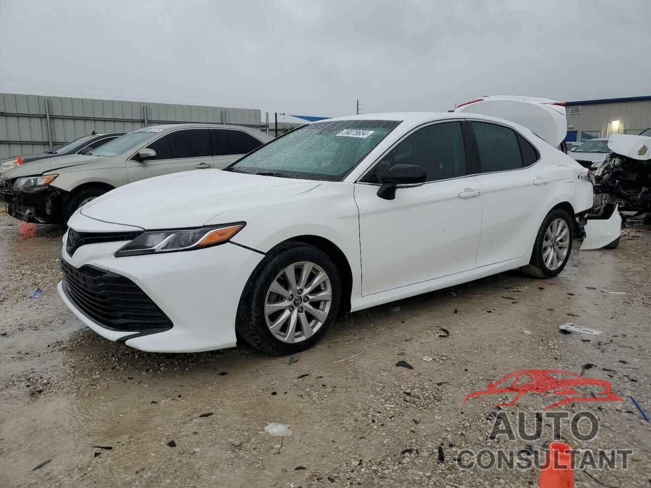 TOYOTA CAMRY 2018 - 4T1B11HK5JU015911