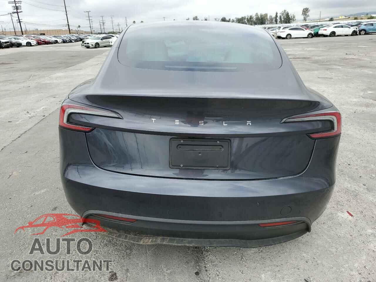 TESLA MODEL 3 2024 - 5YJ3E1EA3RF798529