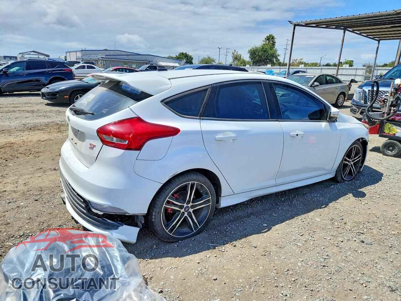 FORD FOCUS 2017 - 1FADP3L98HL284793