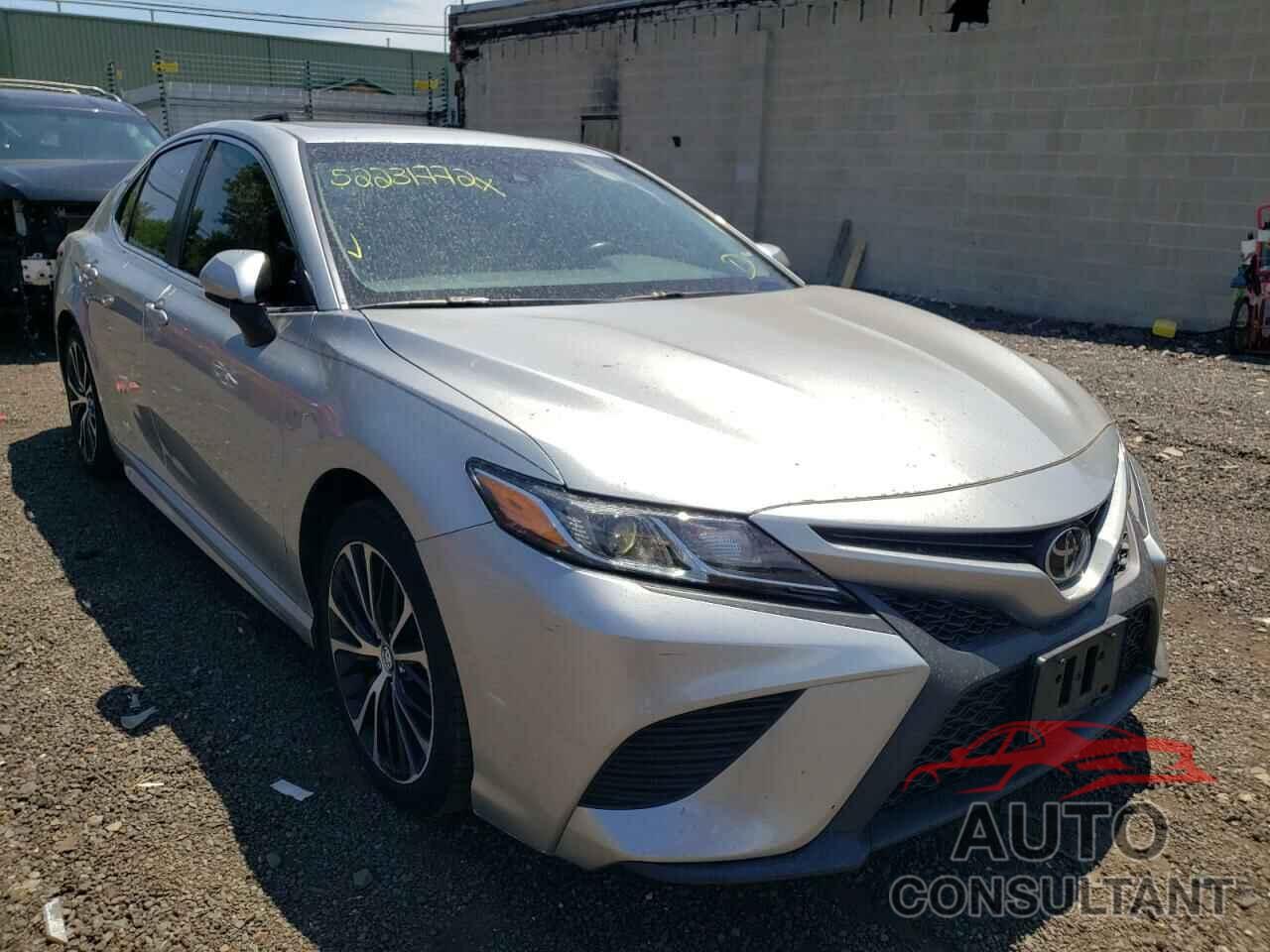 TOYOTA CAMRY 2018 - 4T1B11HK3JU002204
