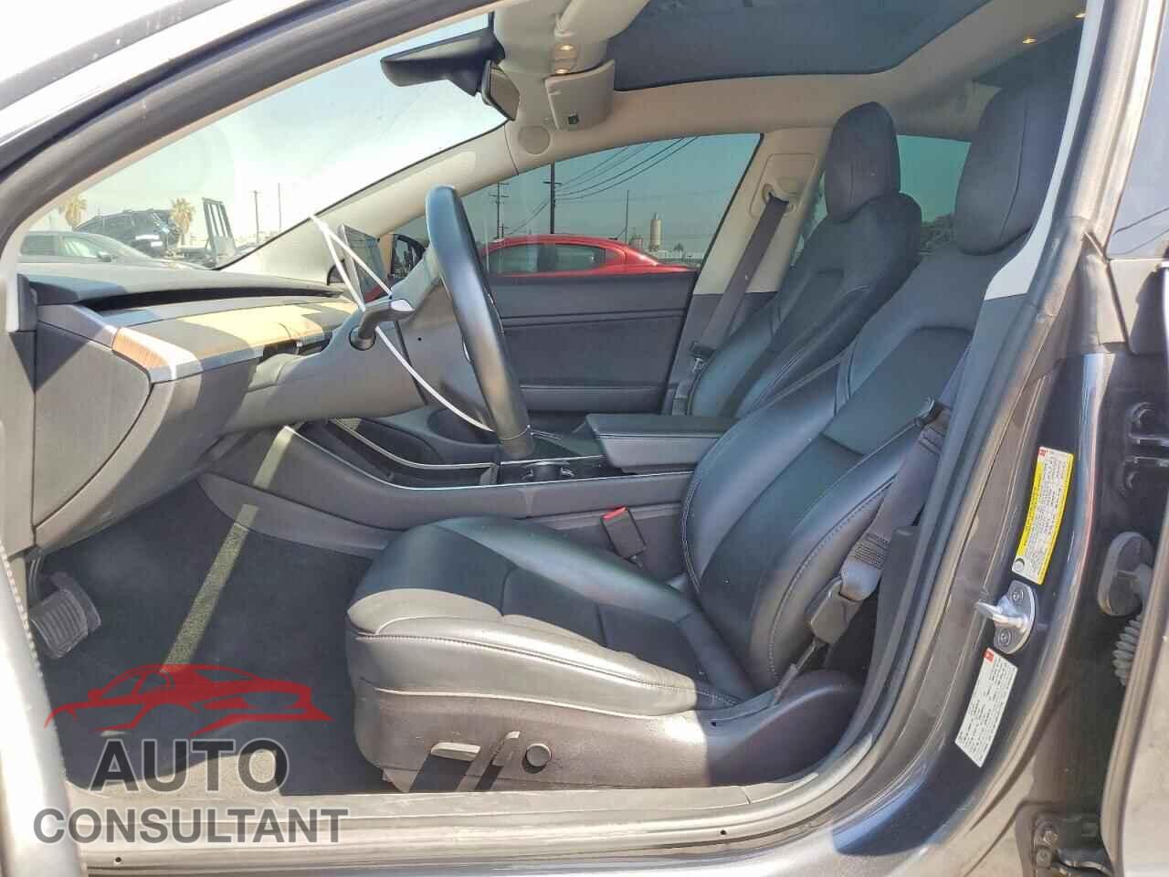 TESLA MODEL 3 2018 - 5YJ3E1EA5JF017725