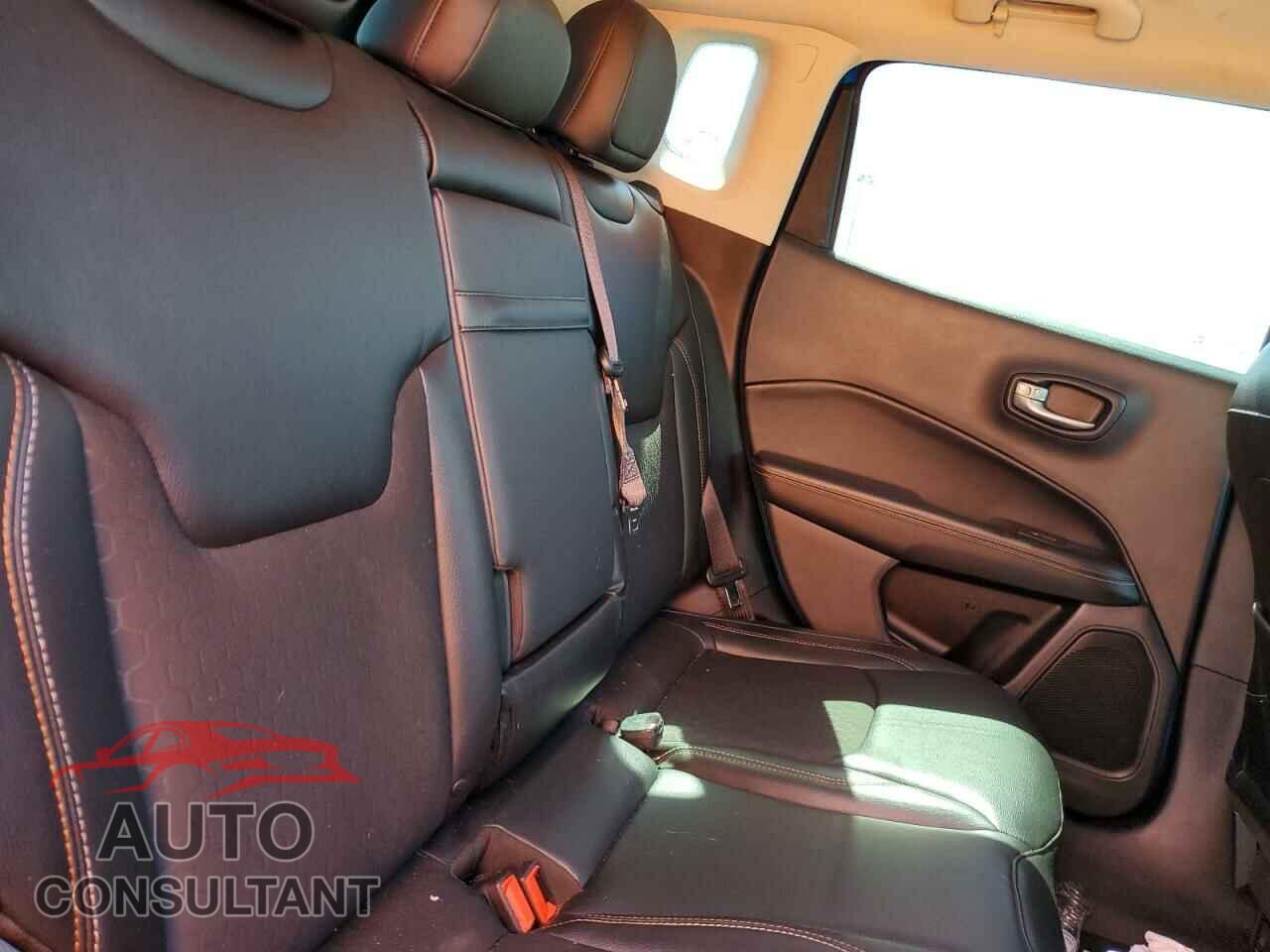 JEEP COMPASS 2018 - 3C4NJDBB3JT202165