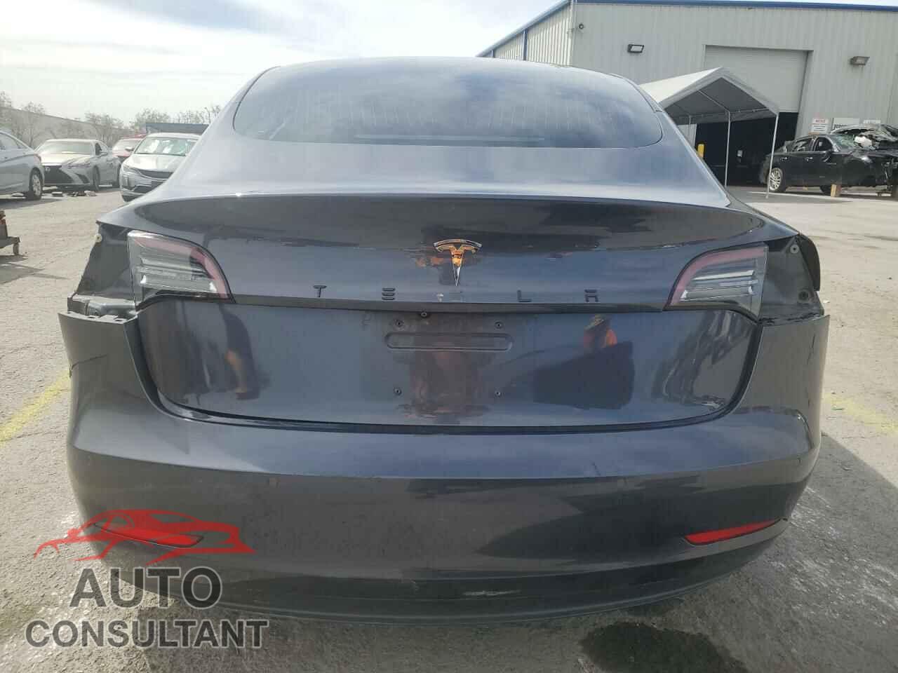 TESLA MODEL 3 2018 - 5YJ3E1EA4JF110168