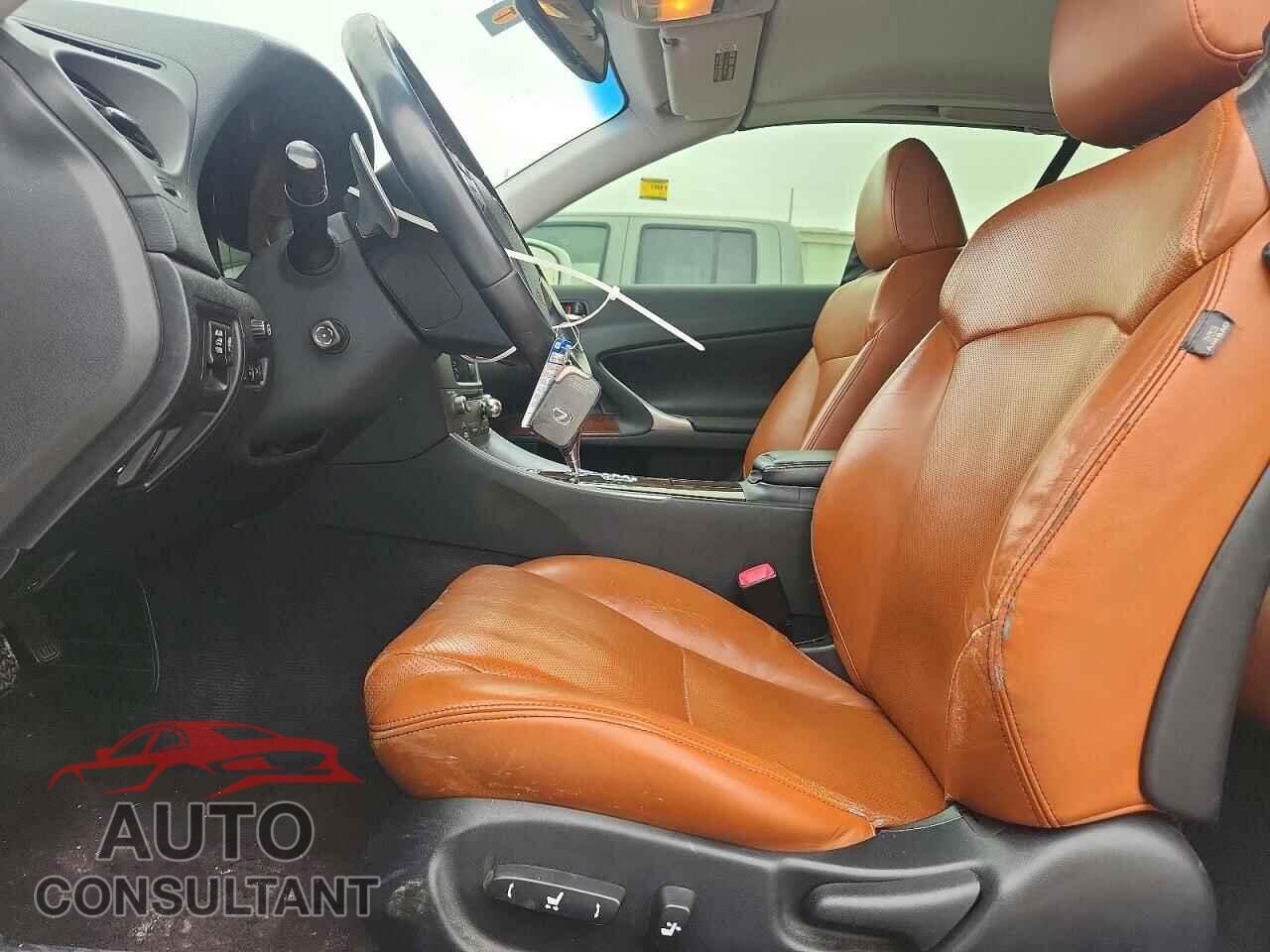 LEXUS IS 2012 - JTHFF2C2XC2526029