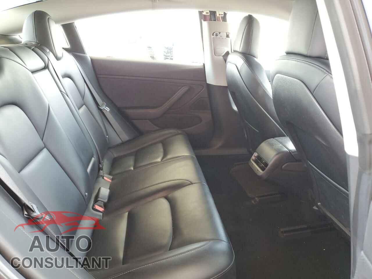 TESLA MODEL 3 2018 - 5YJ3E1EA5JF015425