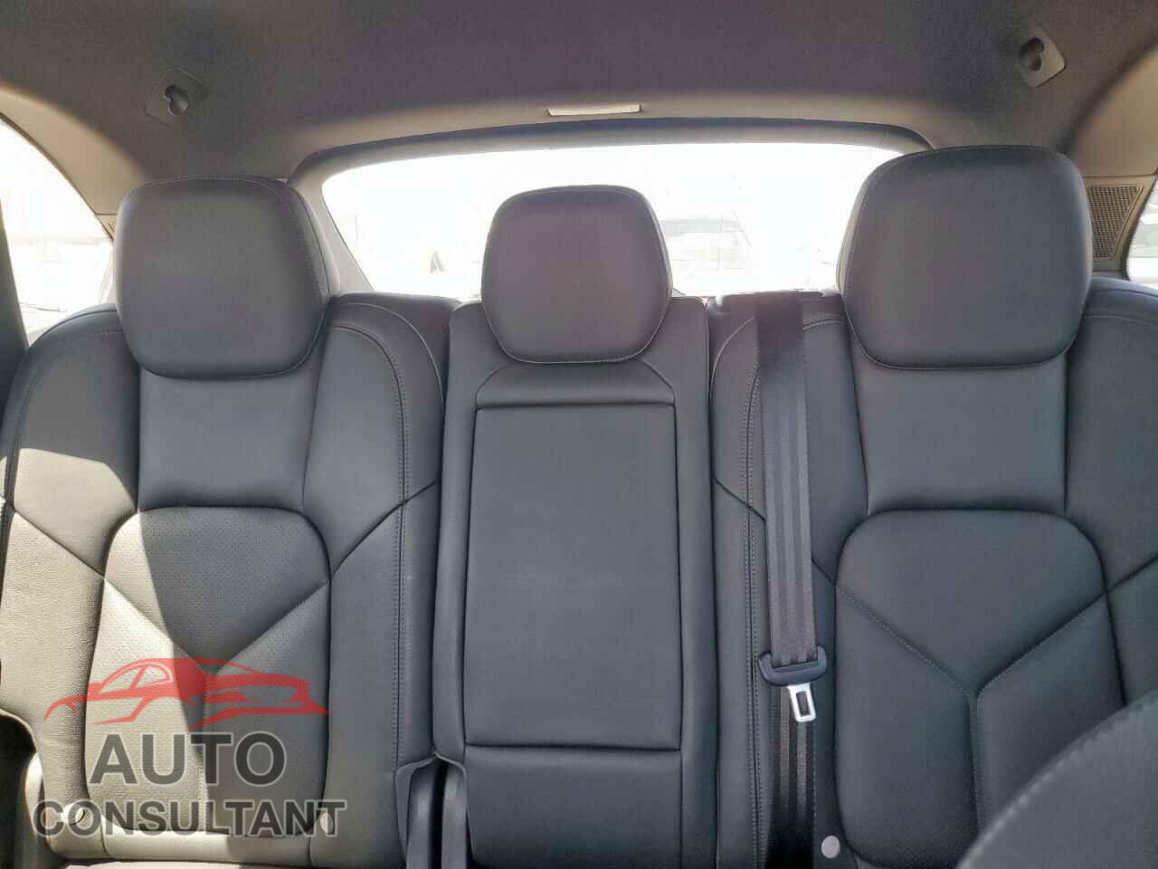PORSCHE CAYENNE 2015 - WP1AF2A20FLA31124