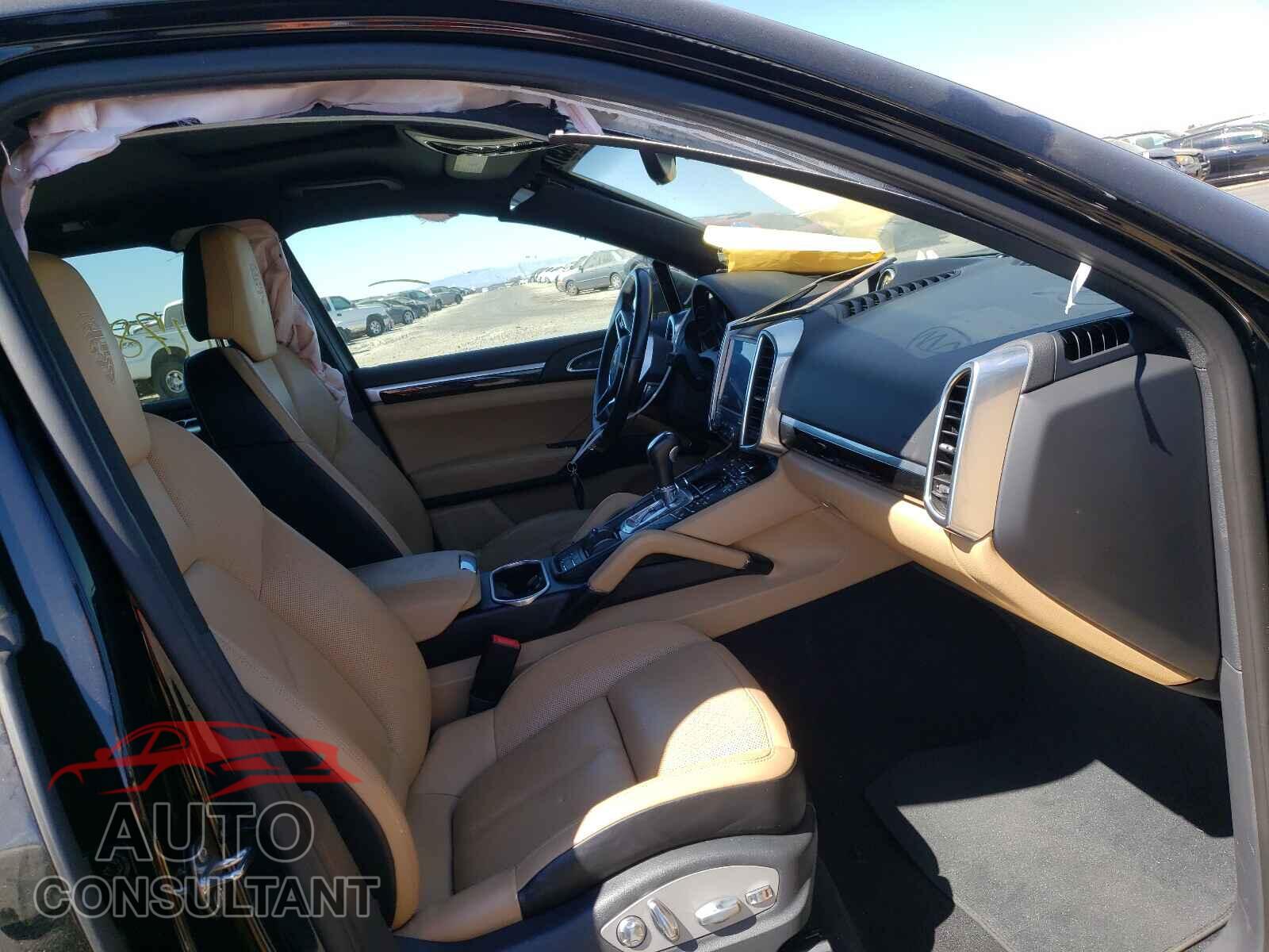 PORSCHE CAYENNE 2018 - WP1AA2A21JKA03006