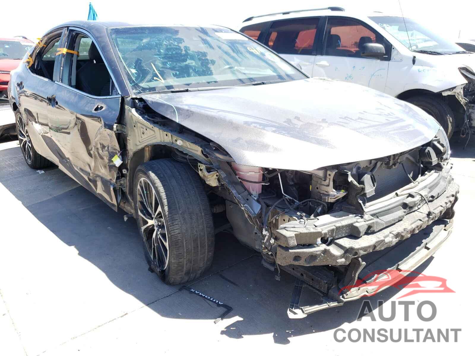 TOYOTA CAMRY 2018 - 4T1B11HK8JU571324