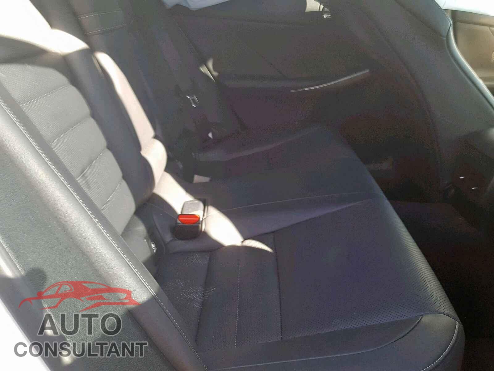 LEXUS IS 2016 - JTHBA1D29G5033517