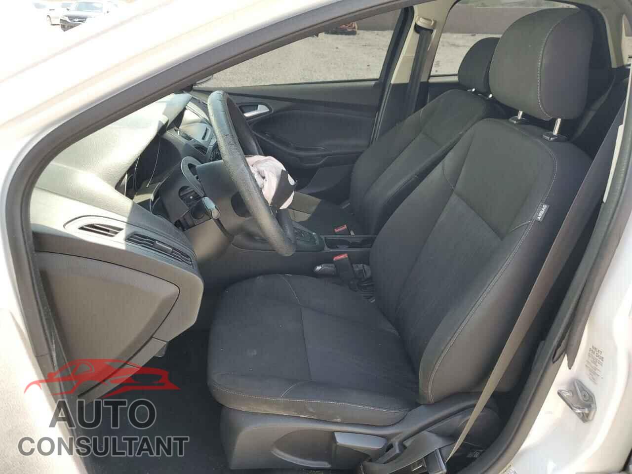 FORD FOCUS 2015 - 1FADP3K26FL263653