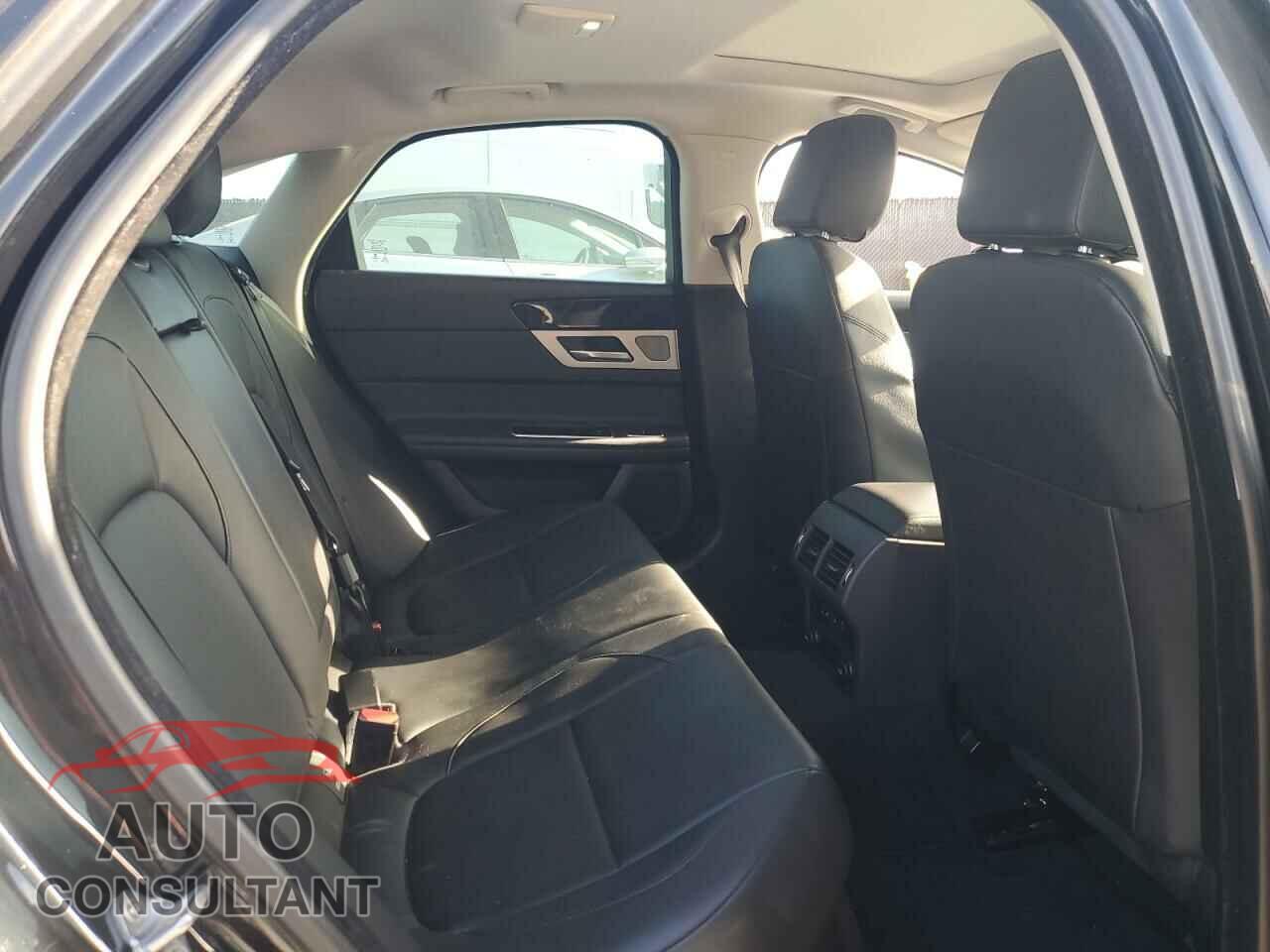 JAGUAR XF 2017 - SAJBD4BN8HCY42657