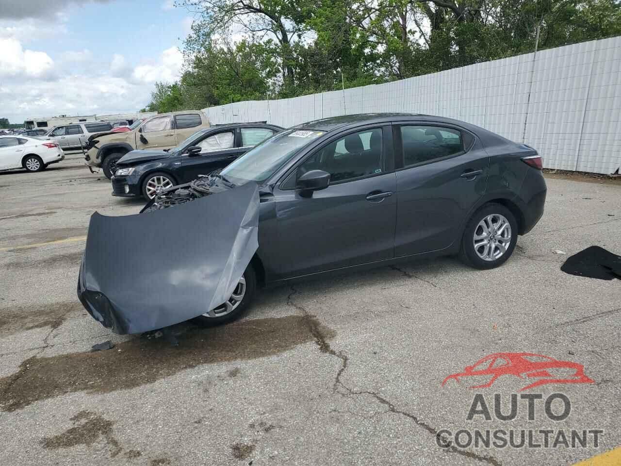 TOYOTA YARIS 2017 - 3MYDLBYV6HY172699
