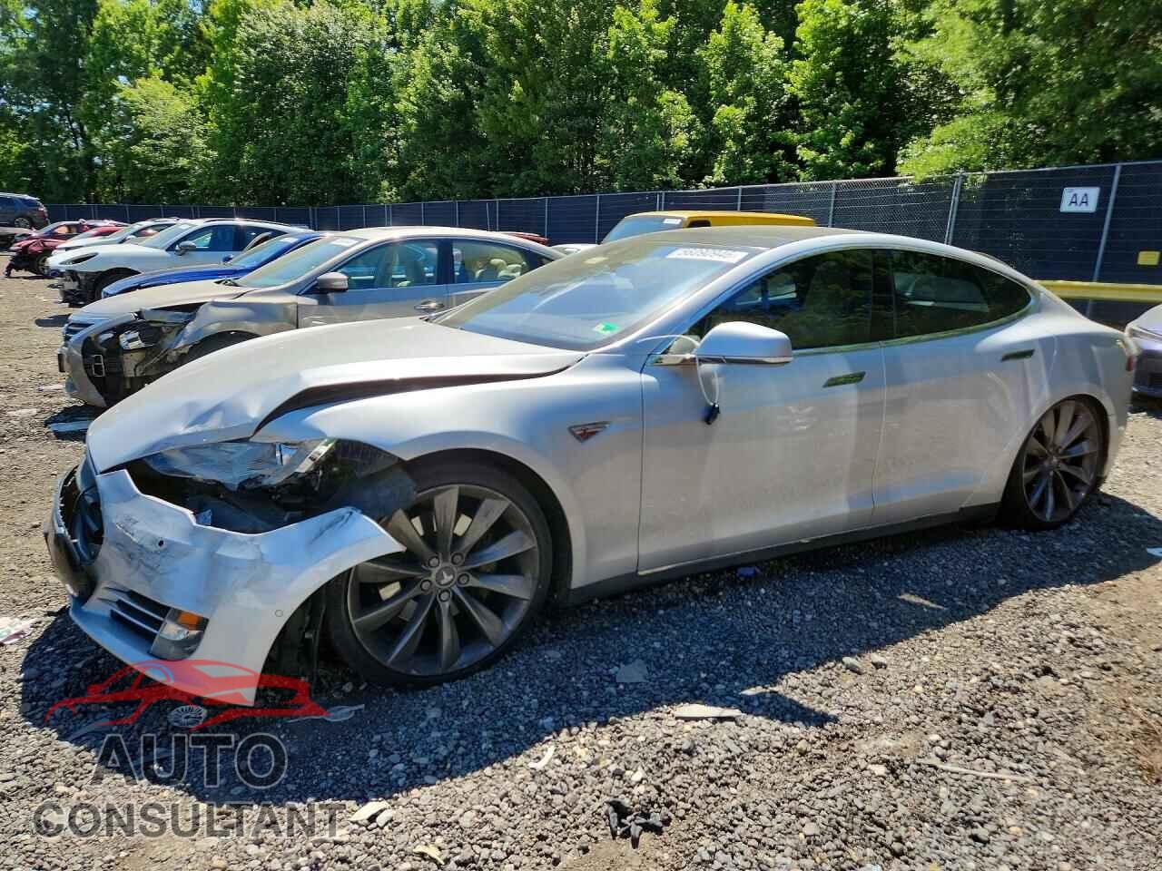 TESLA MODEL S 2015 - 5YJSA1E24FF113451