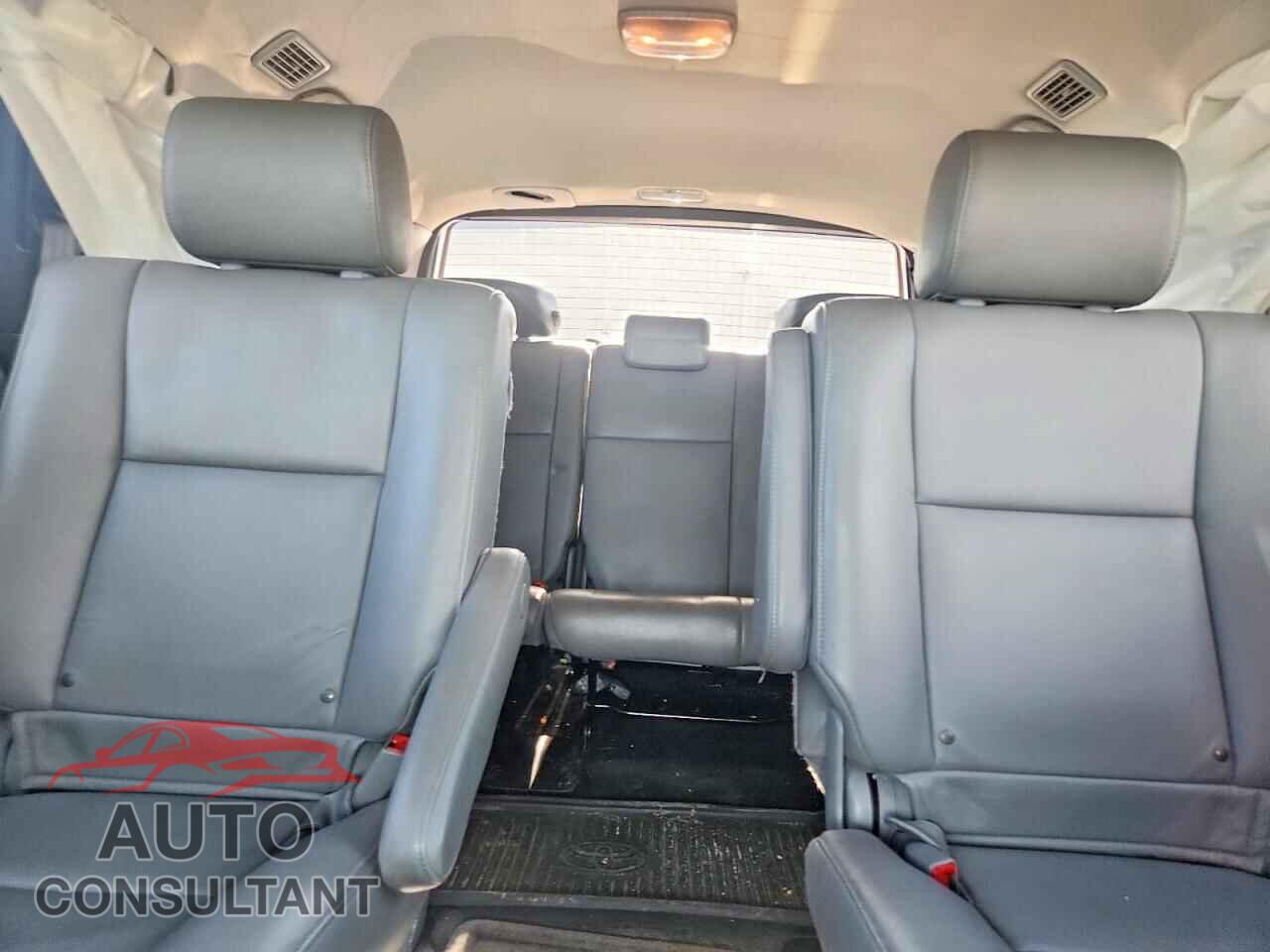 TOYOTA SEQUOIA 2017 - 5TDJW5G1XHS149801