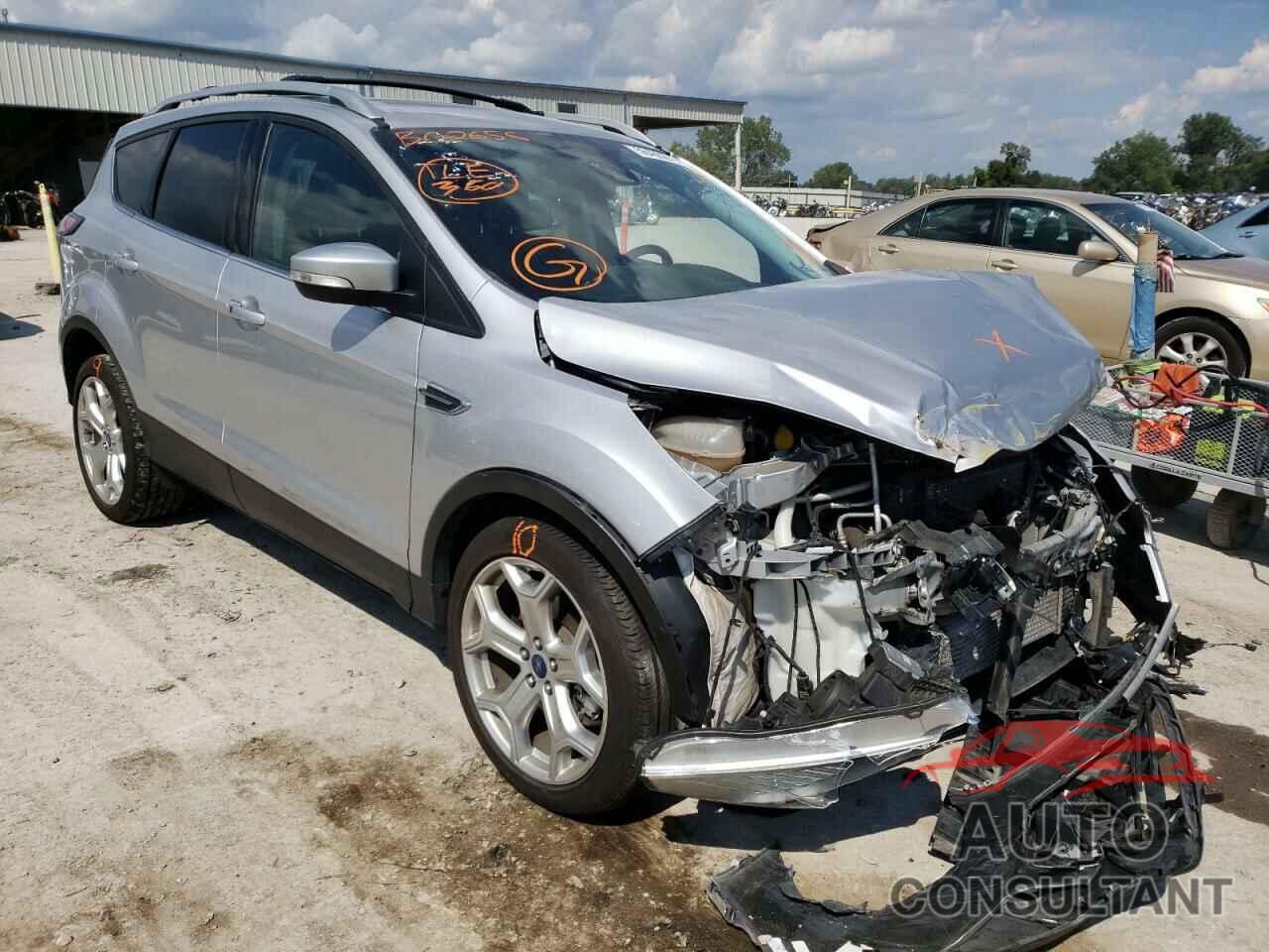 FORD ESCAPE 2017 - 1FMCU9J97HUB02656
