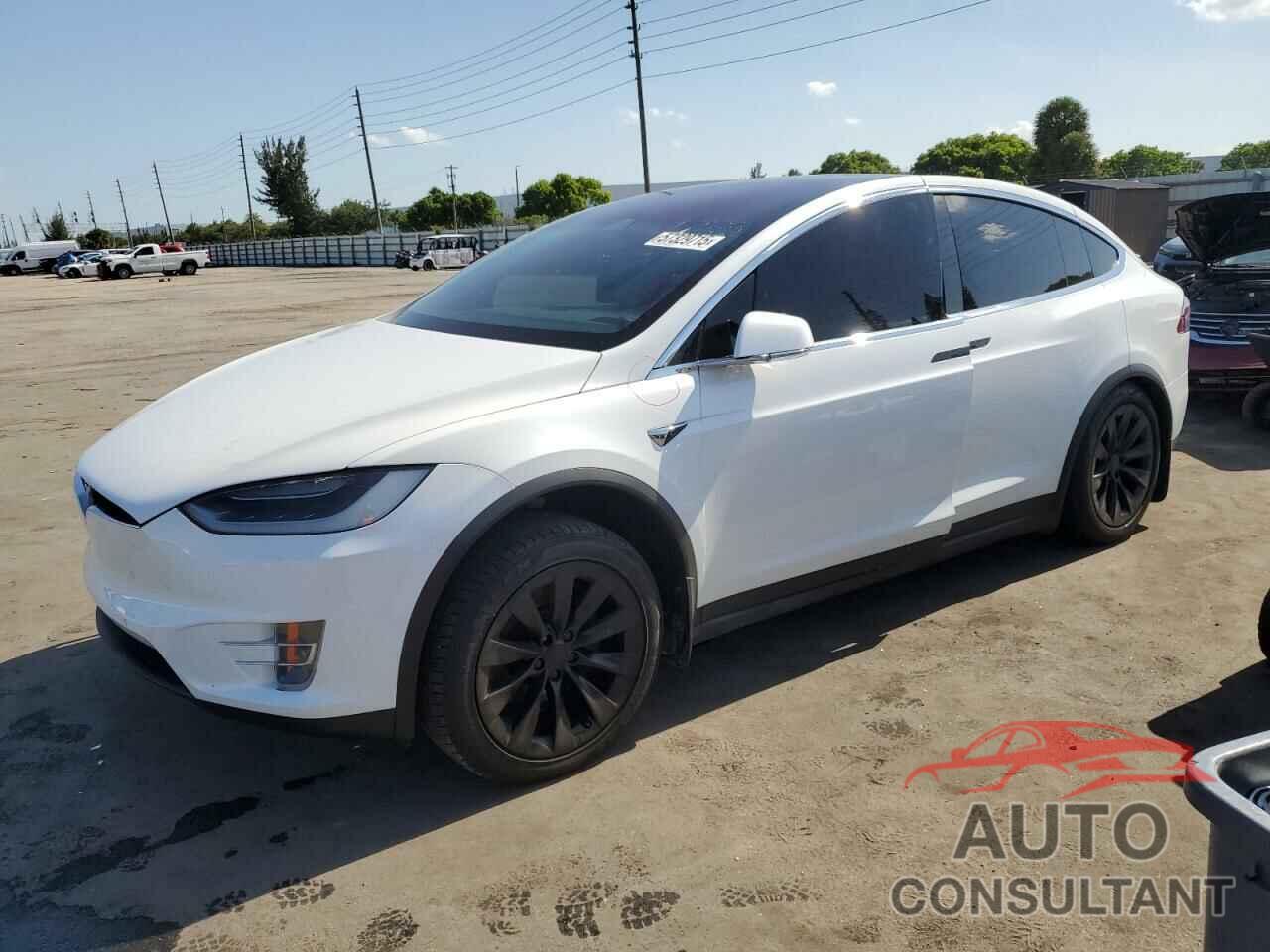 TESLA MODEL X 2018 - 5YJXCAE21JF104196