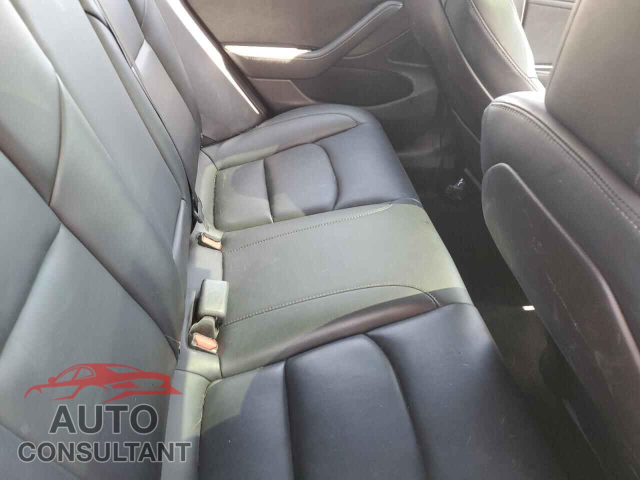 TESLA MODEL 3 2019 - 5YJ3E1EA7KF483562