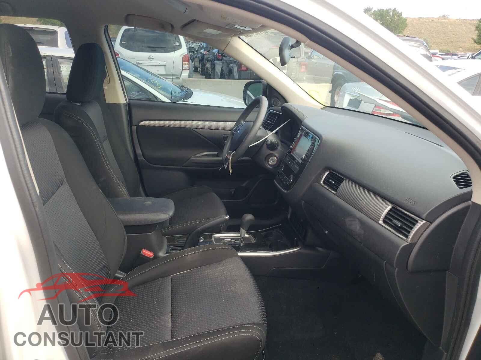 MITSUBISHI OUTLANDER 2018 - JA4AZ2A38JZ006392