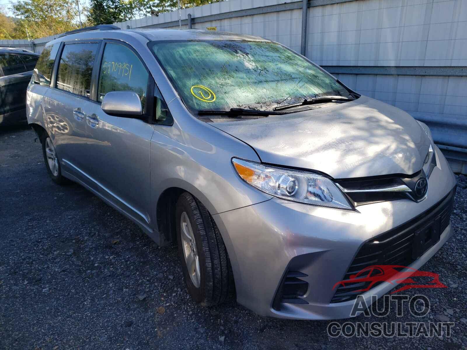 TOYOTA SIENNA 2018 - 5TDKZ3DC8JS935513