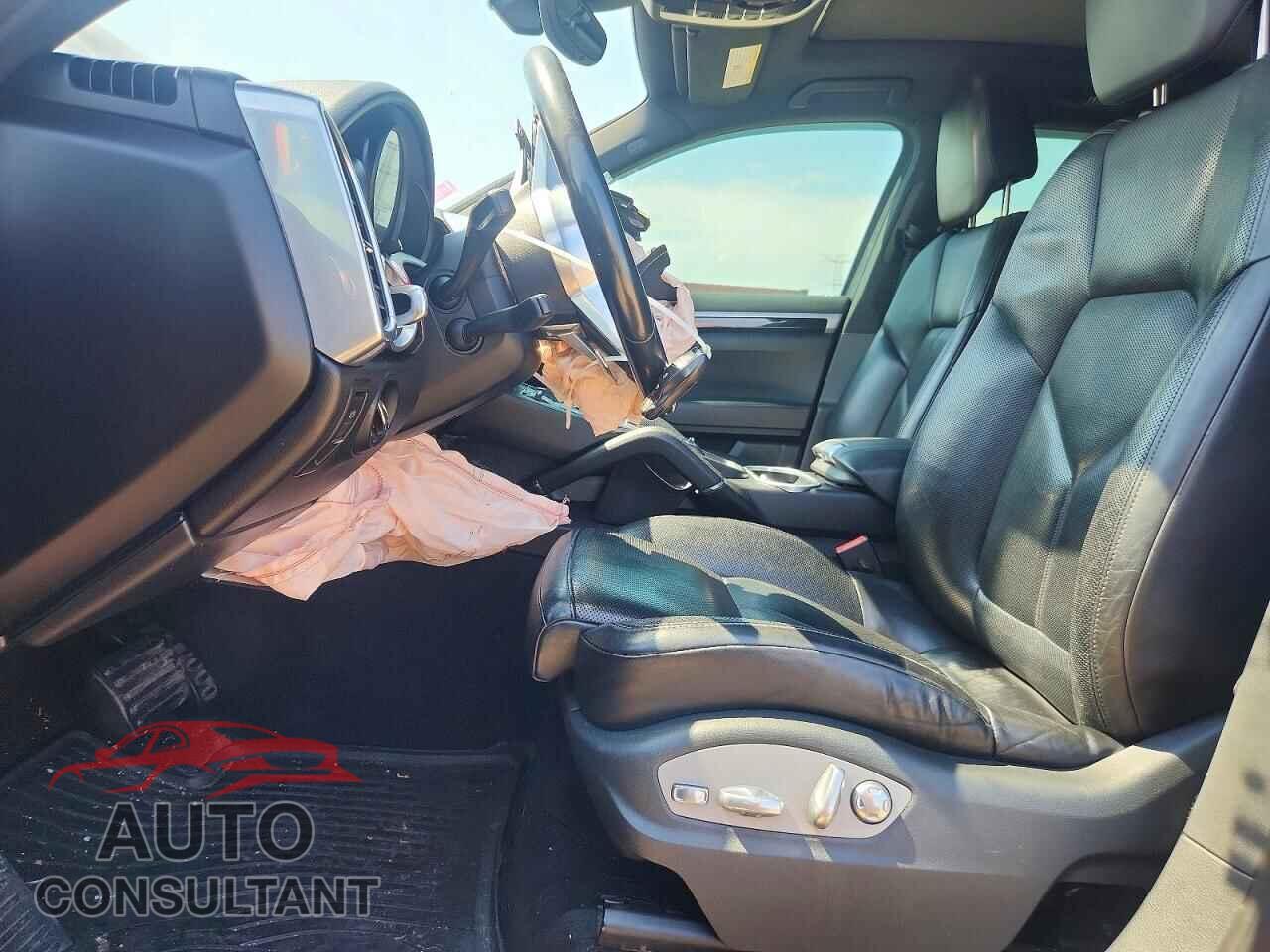 PORSCHE CAYENNE 2016 - WP1AA2A27GKA12303