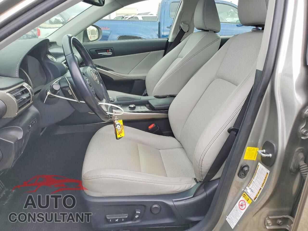 LEXUS IS 2016 - JTHBA1D28G5035534