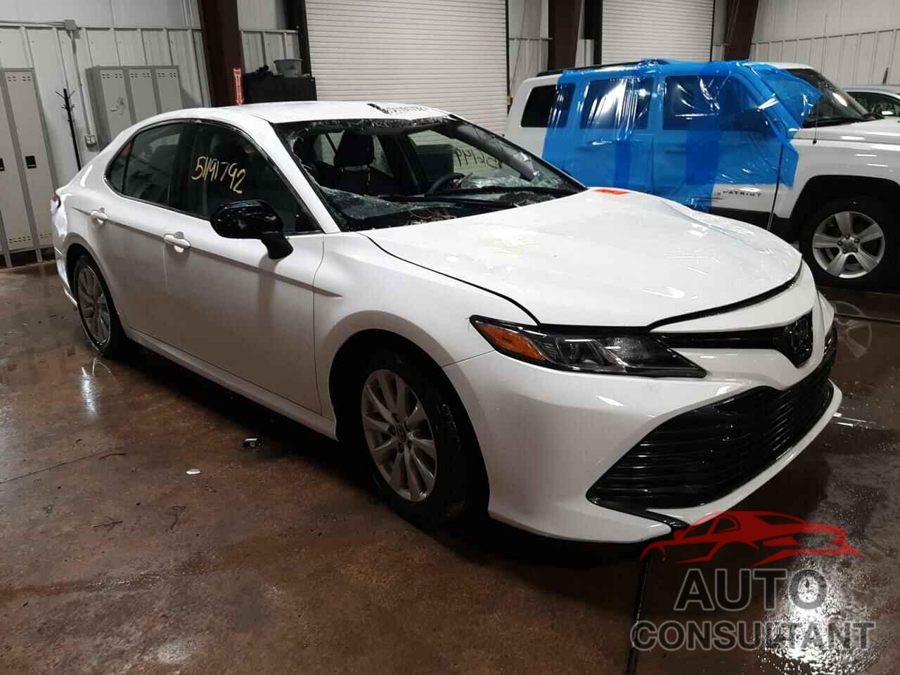 TOYOTA CAMRY 2018 - 4T1B11HK0JU529942