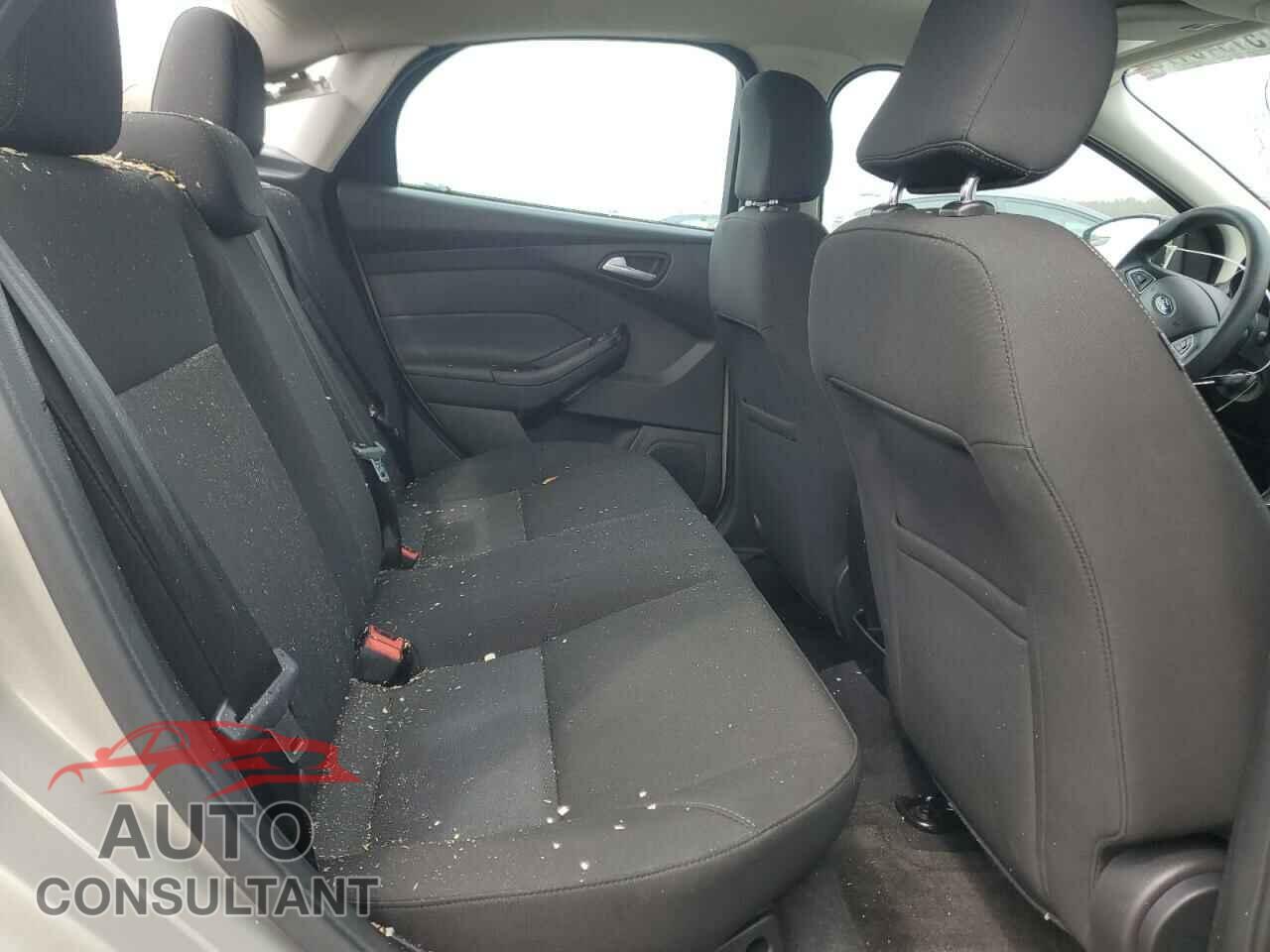FORD FOCUS 2015 - 1FADP3F21FL329696