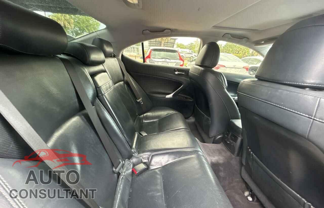 LEXUS IS 2011 - JTHBF5C21B5138295