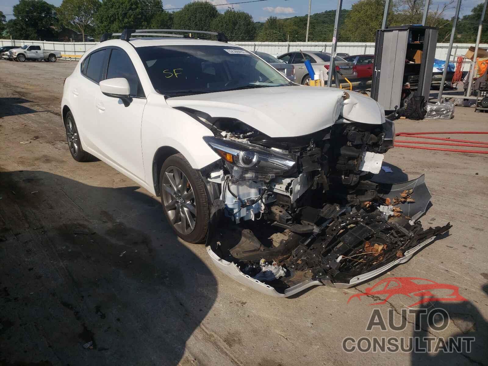 MAZDA 3 2018 - 3MZBN1M31JM159027