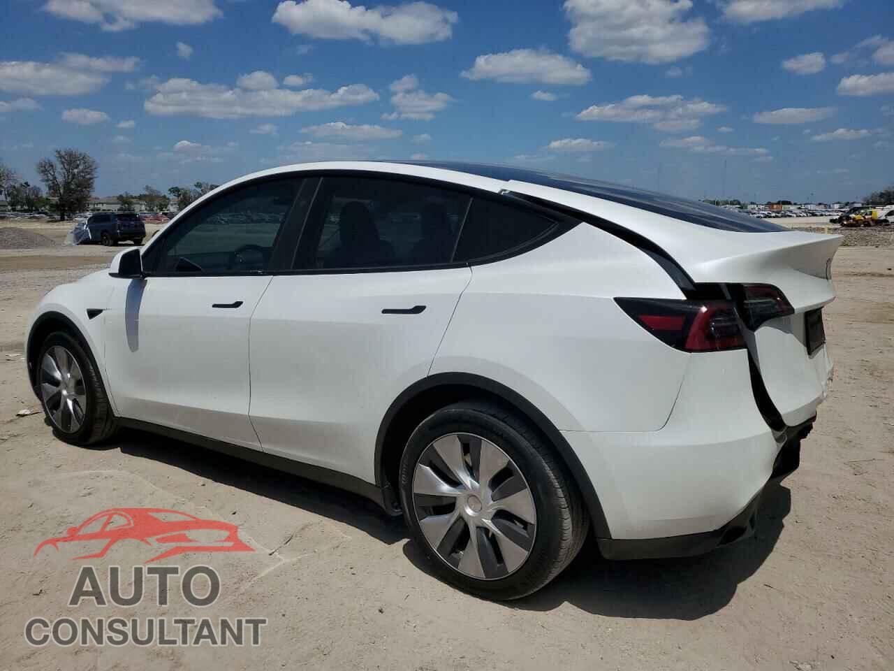TESLA MODEL Y 2023 - 7SAYGAEEXPF870622