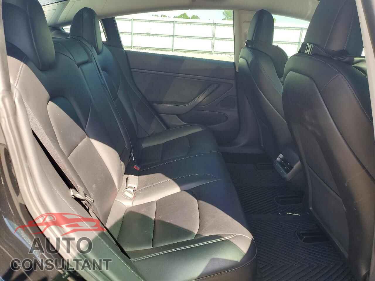 TESLA MODEL 3 2019 - 5YJ3E1EA5KF305178