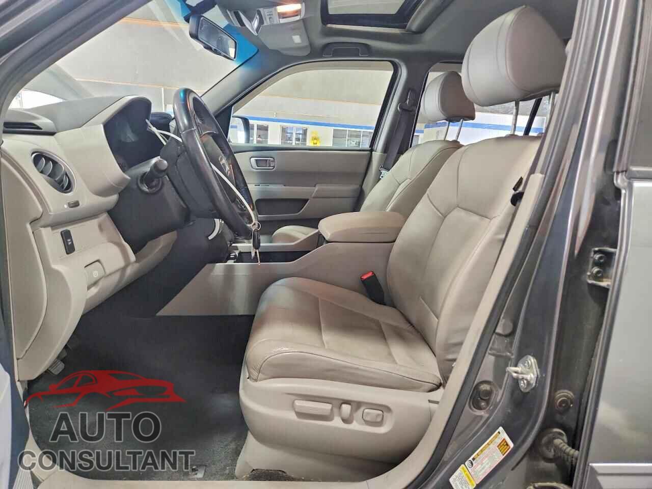 HONDA PILOT 2011 - 5FNYF4H59BB009907