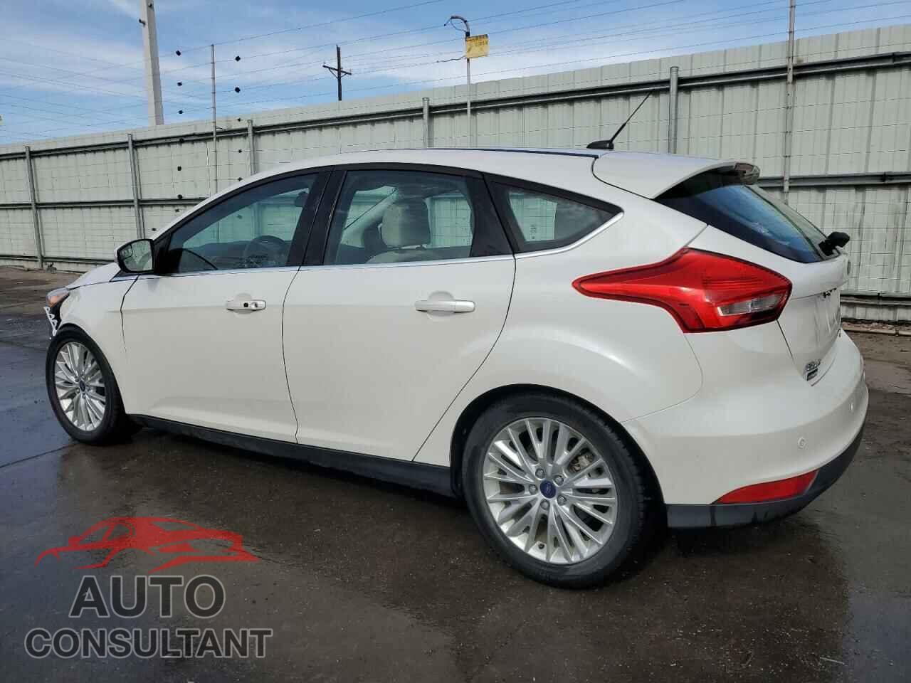 FORD FOCUS 2015 - 1FADP3N26FL255709