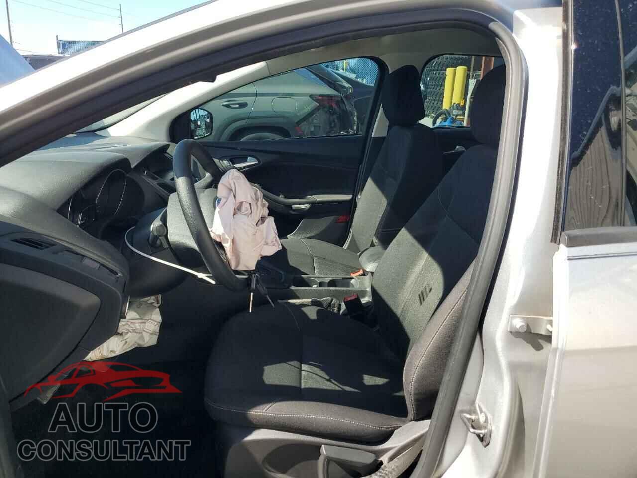 FORD FOCUS 2017 - 1FADP3F28HL338298