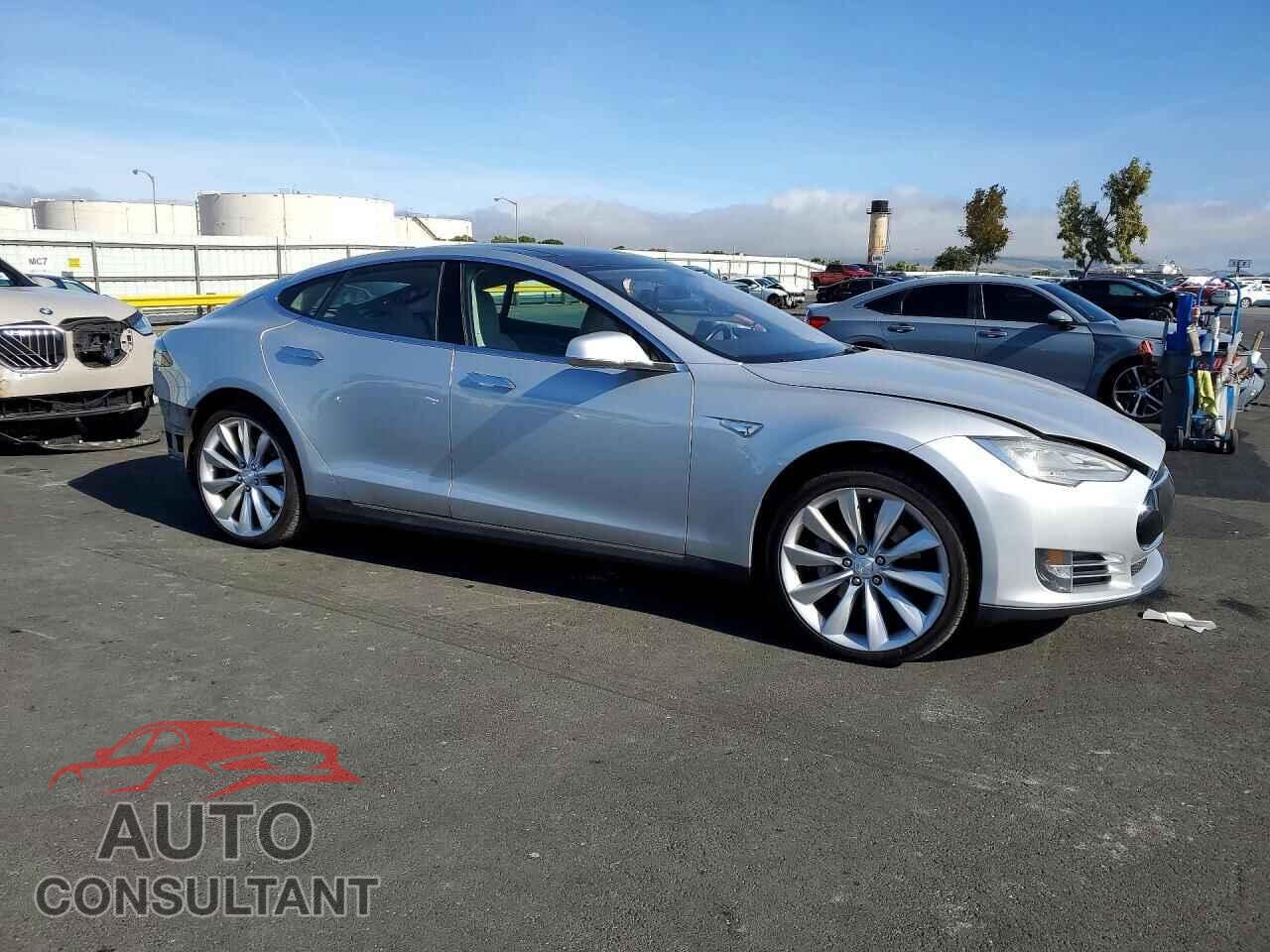 TESLA MODEL S 2013 - 5YJSA1DP3DFP04204