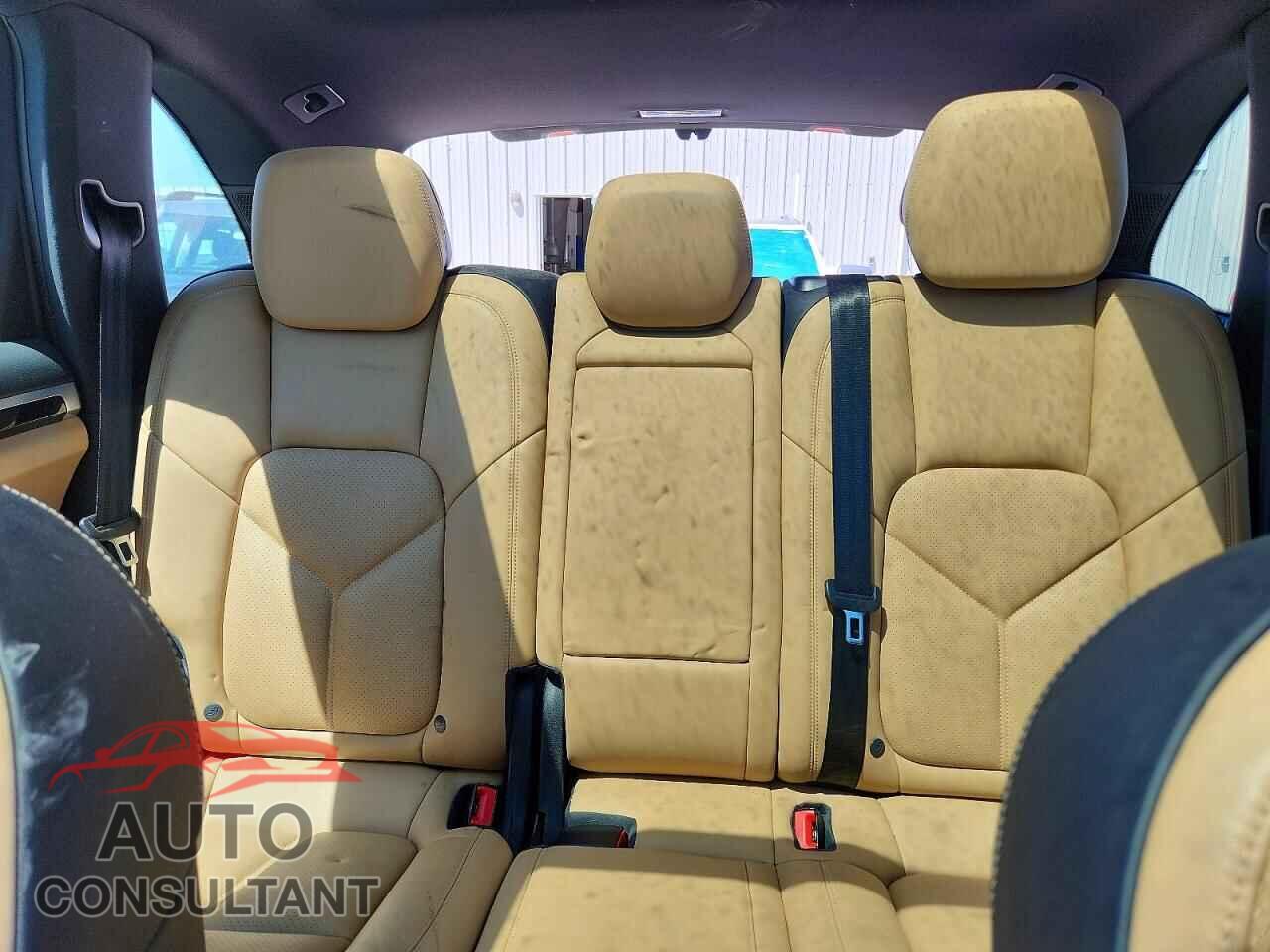 PORSCHE CAYENNE 2016 - WP1AA2A23GKA13223