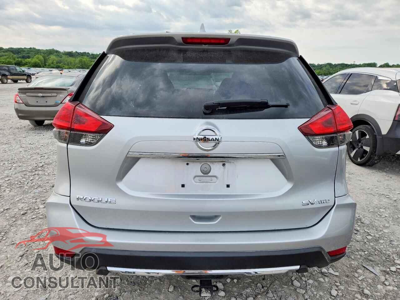 NISSAN ROGUE 2017 - KNMAT2MV1HP601059